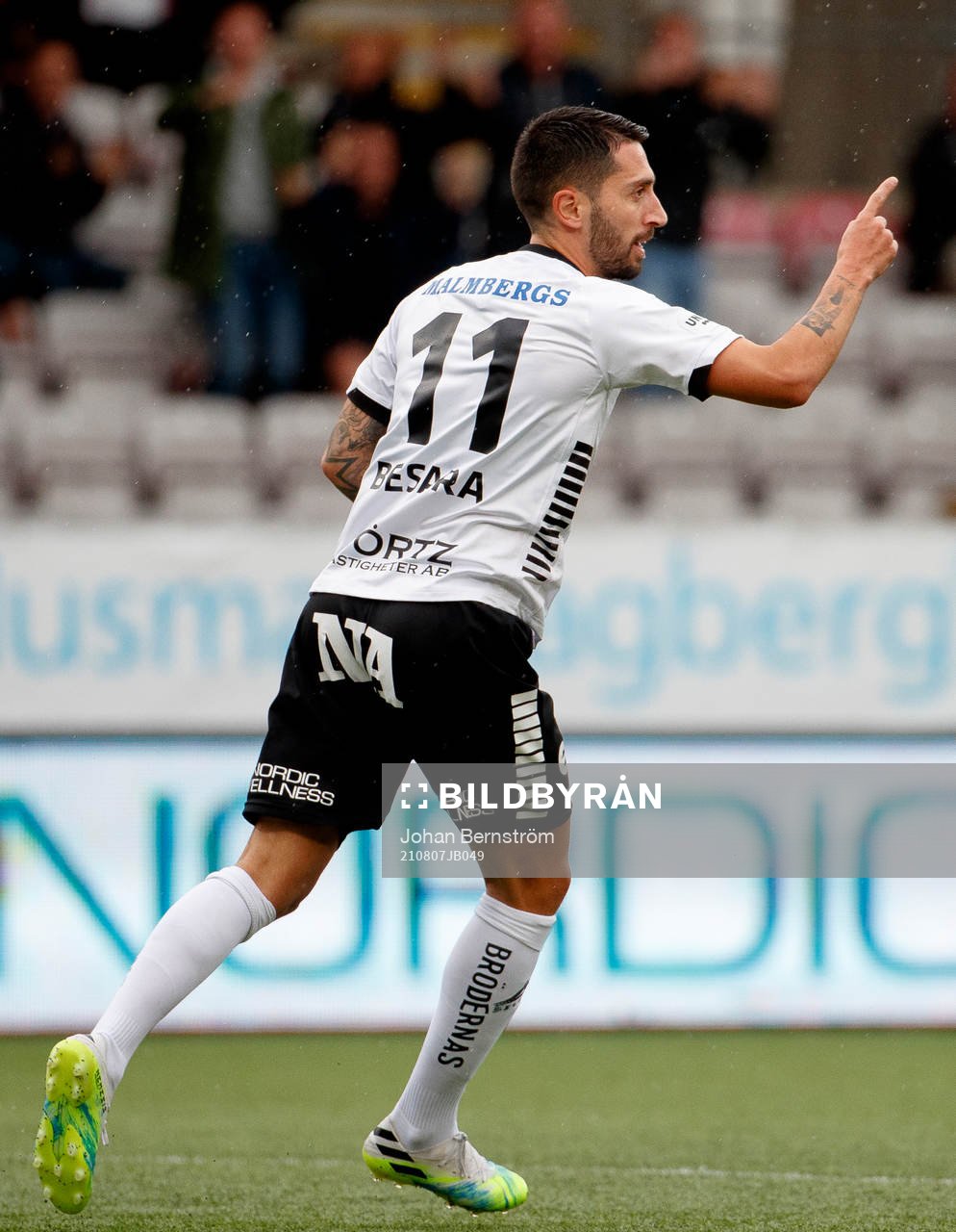 Örebros Nahir Besara gör 1-0 och jublar