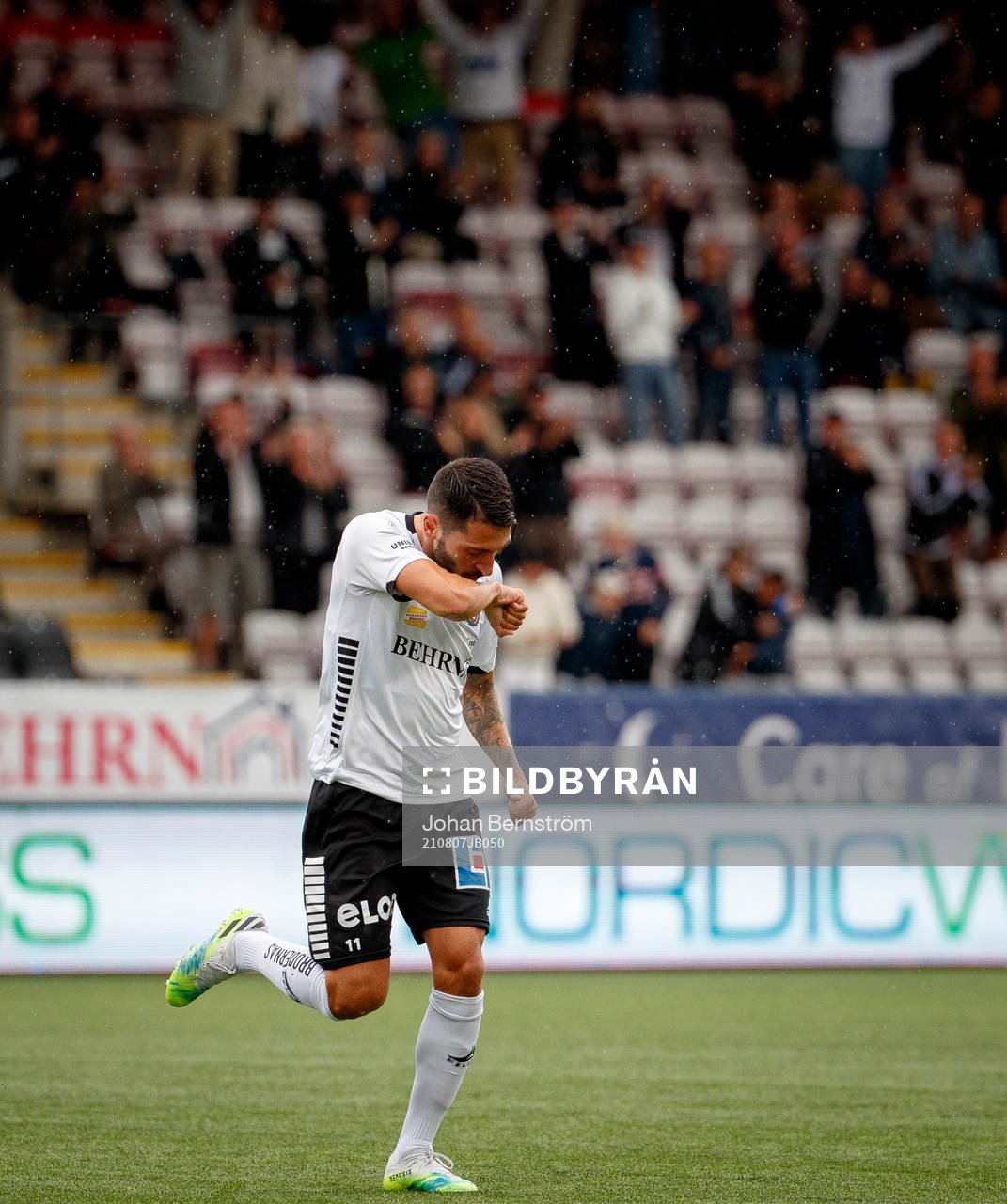 Örebros Nahir Besara gör 1-0 och jublar