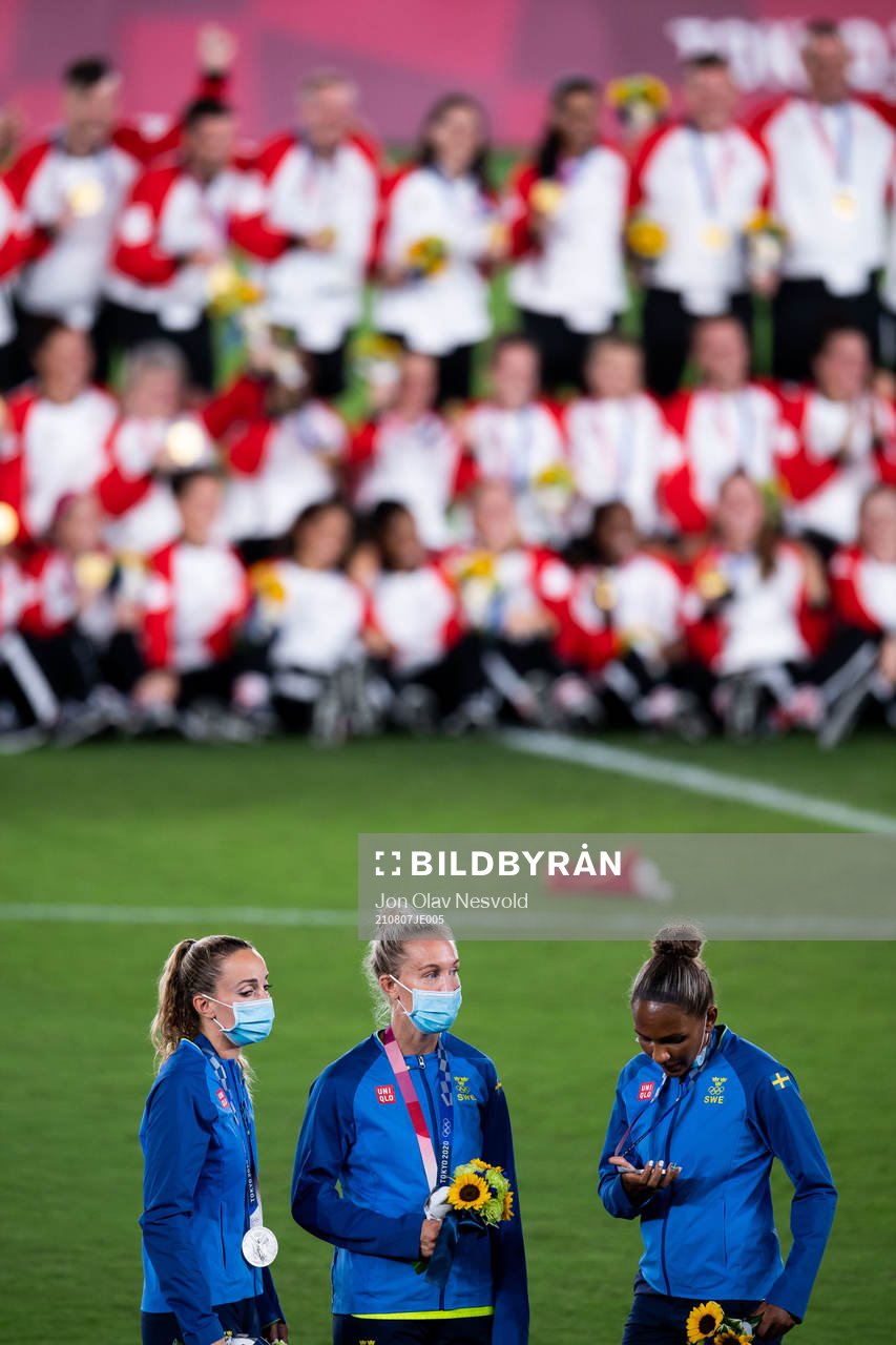 Kosovare Asllani and Madelen Janogy of Sweden