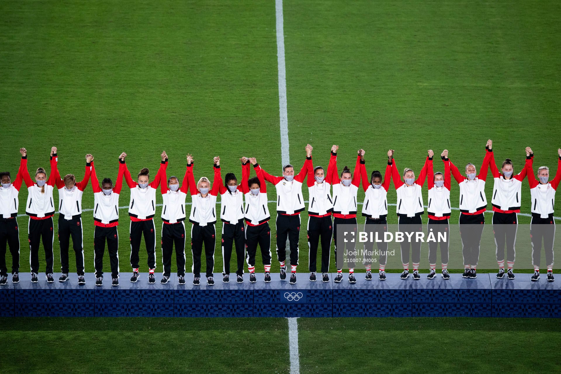 Players of Canada celebrates