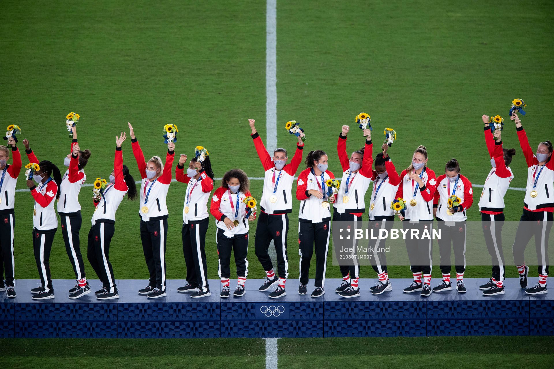 Players of Canada celebrates