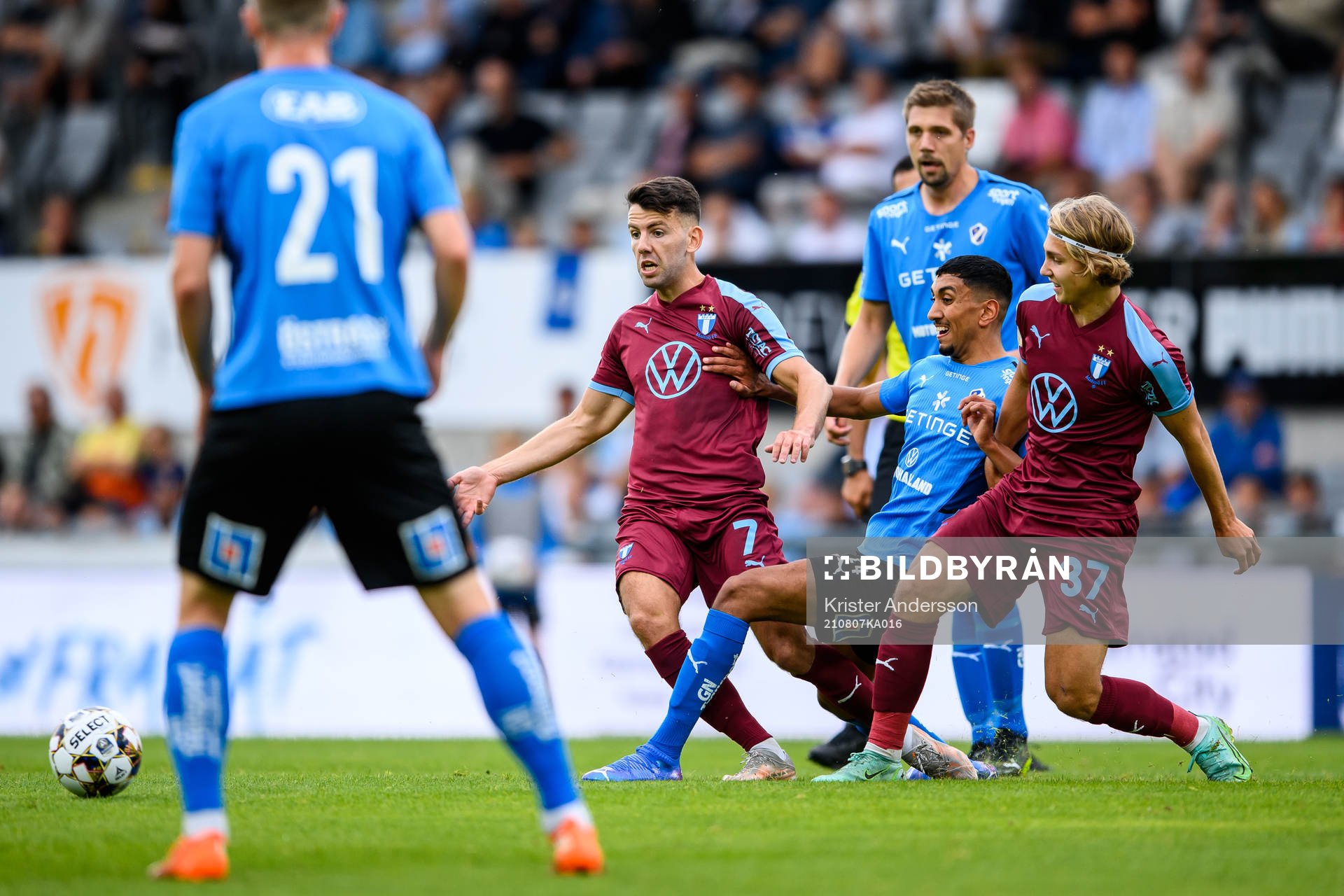 Malmö FFs Erdal Rakip och Sebastian Nanasi mot Halmstads
