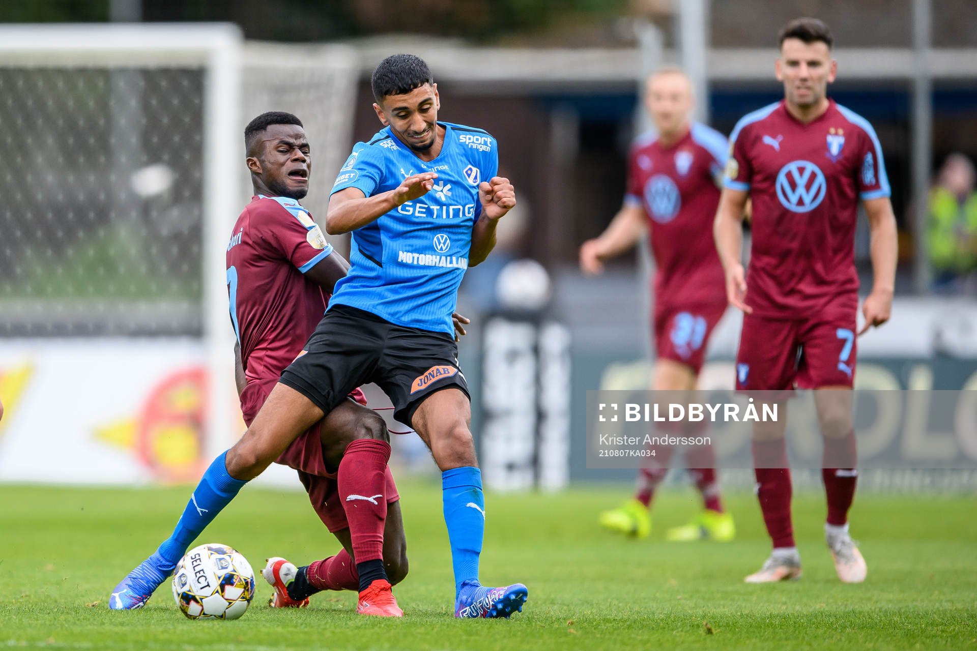 Malmö FFs Malik Abubakari och Halmstads Amir Al-Ammari