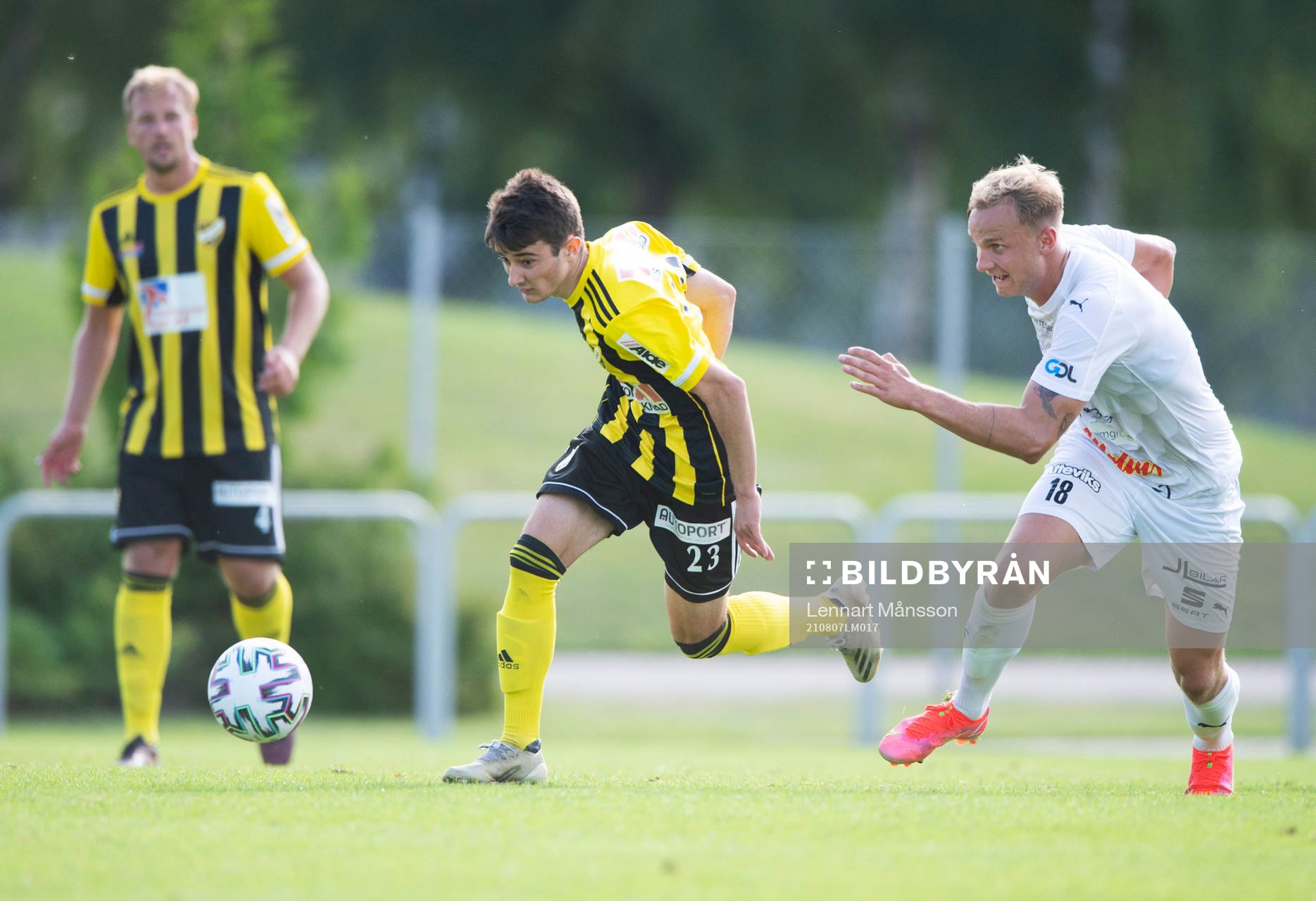 IFK Hässleholms Armin Culum och Bergas Ossian Hallberg i