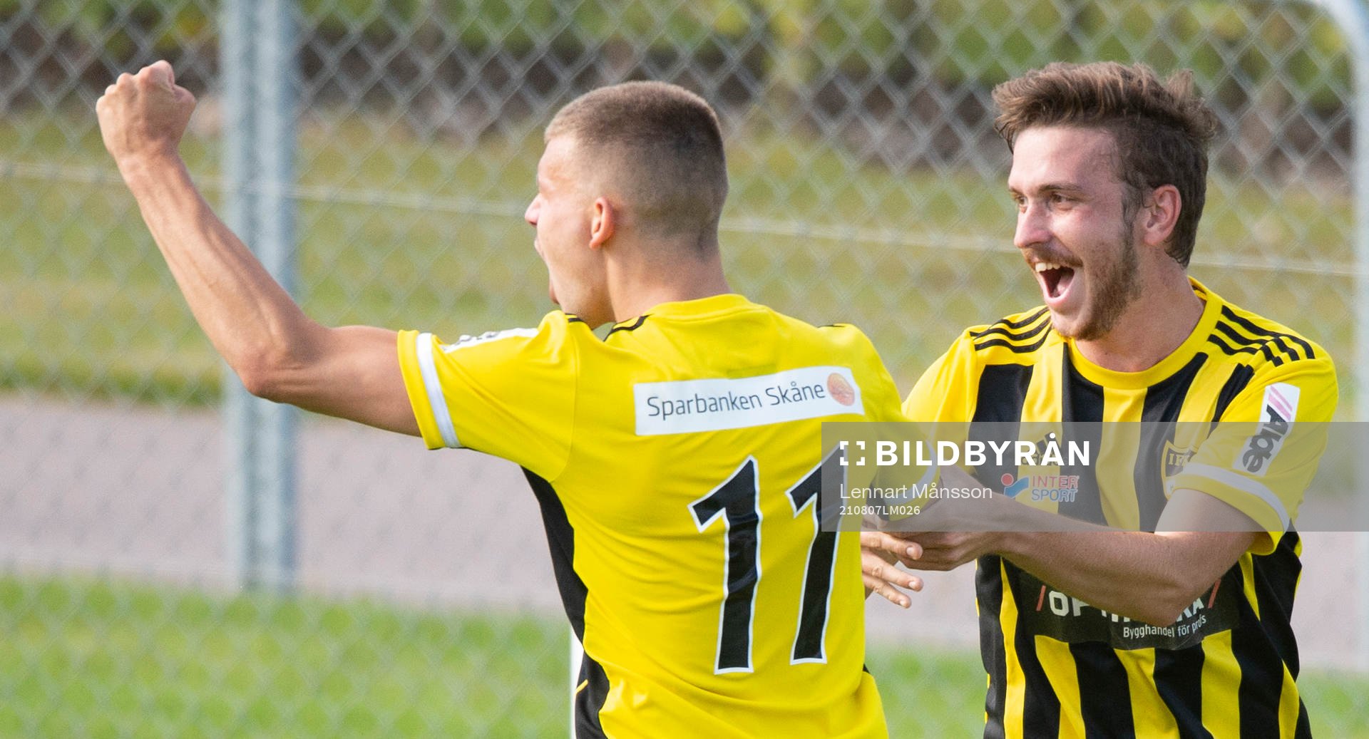 IFK Hässleholms Ivan Danielsson Andanovski grattas av Max