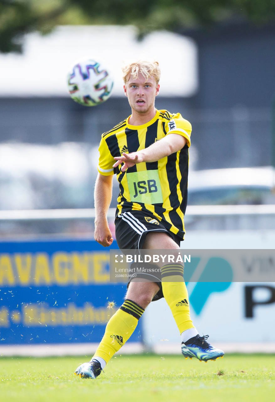 IFK Hässleholms Victor Holmberg i matchen i div. 2 Södra