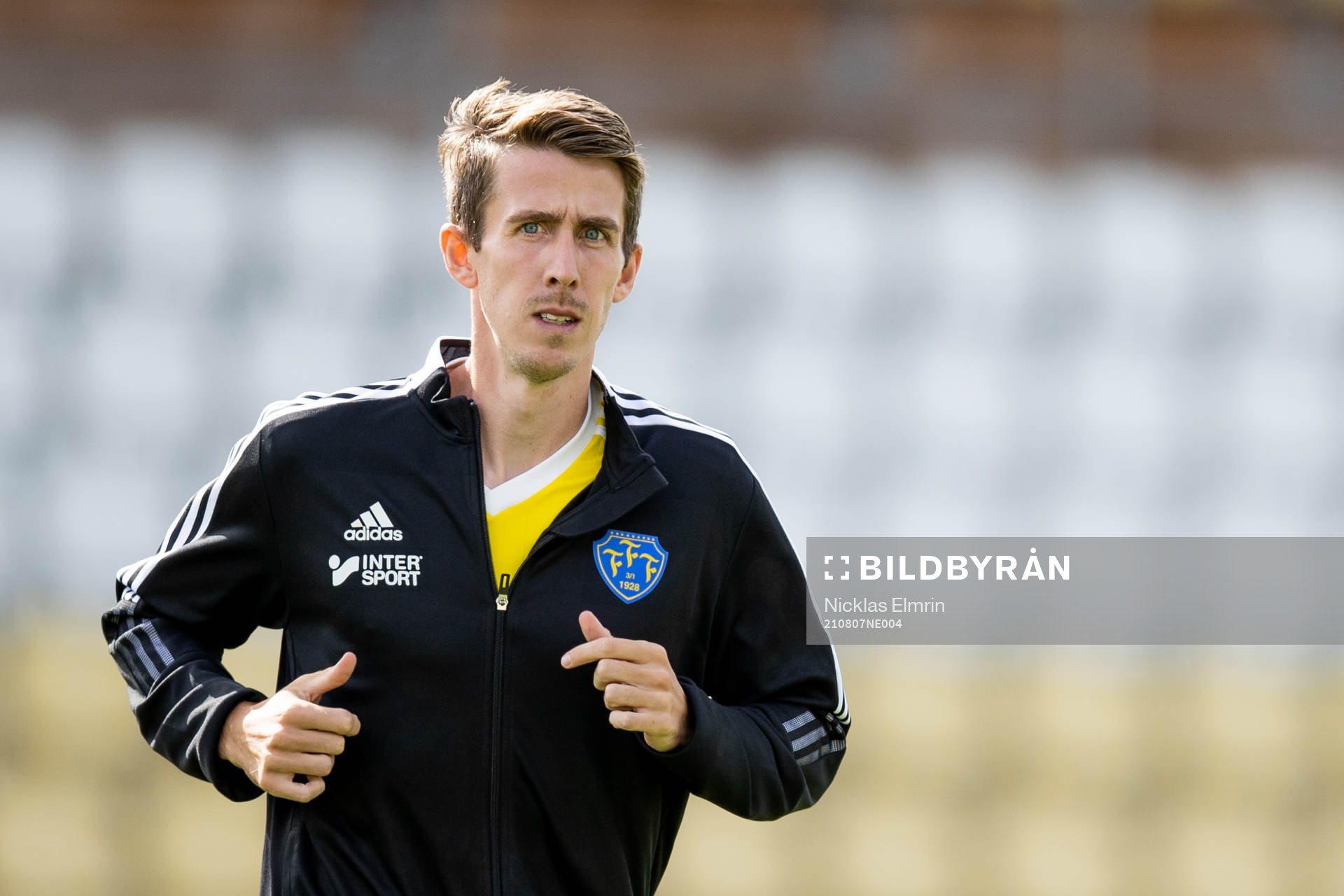 Falkenbergs Adam Eriksson innan fotbollsmatchen i
