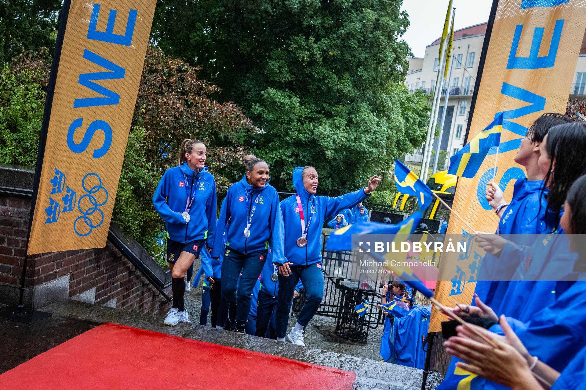 Kosovare Asllani and Madelen Janogy of Sweden arrive at a