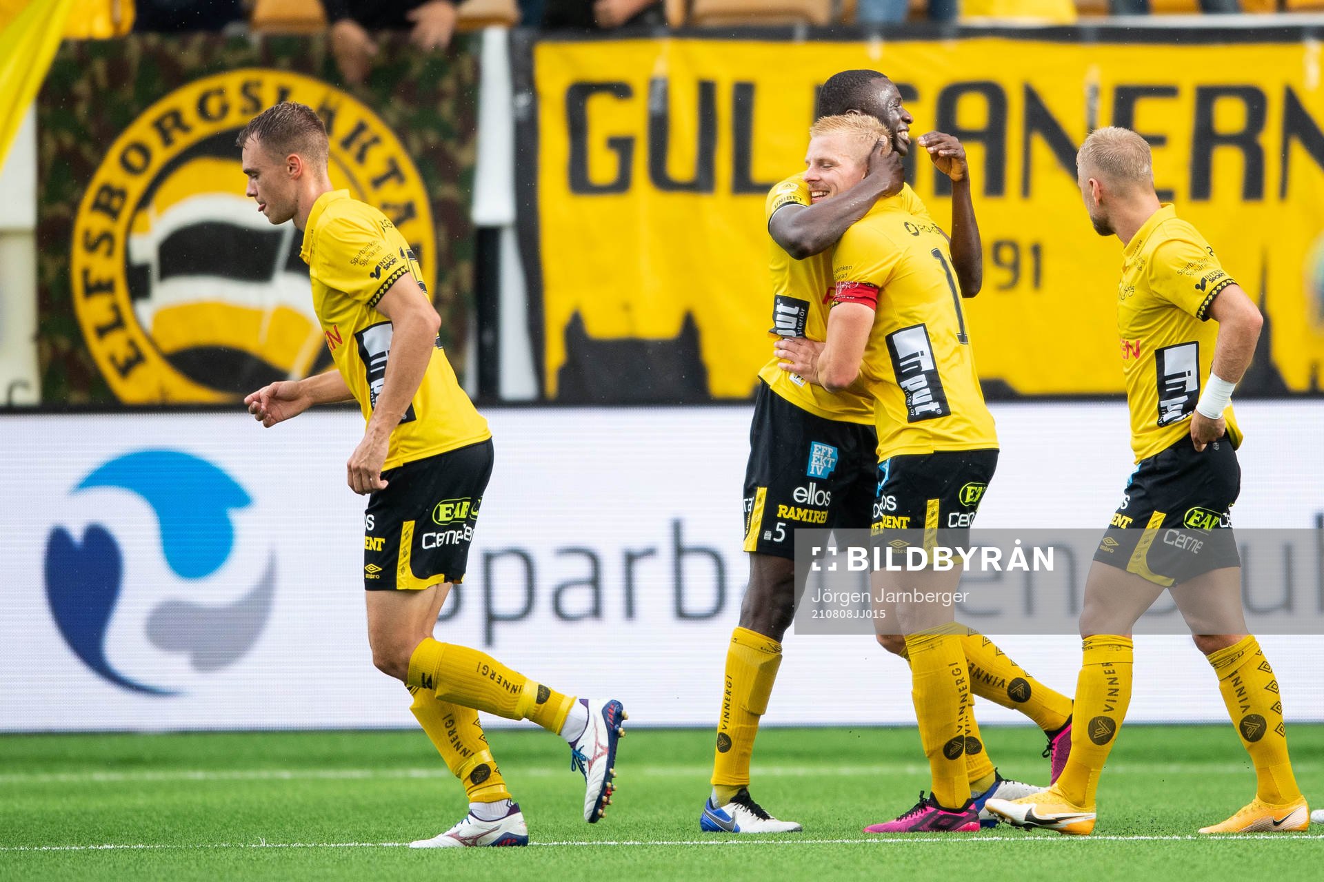 Elfsborgs Per Frick och Maudo Lamine Jarjué jublar