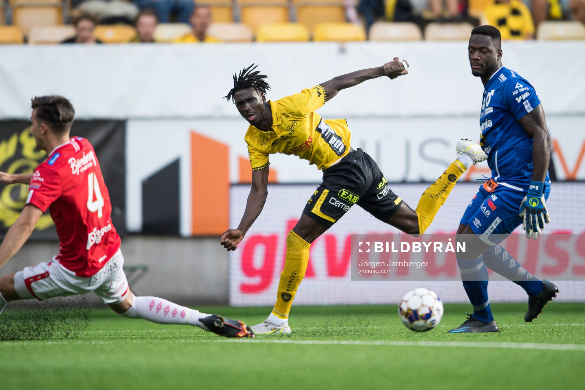 Elfsborgs Marokhy Ndione och Degerfors målvakt Ismael