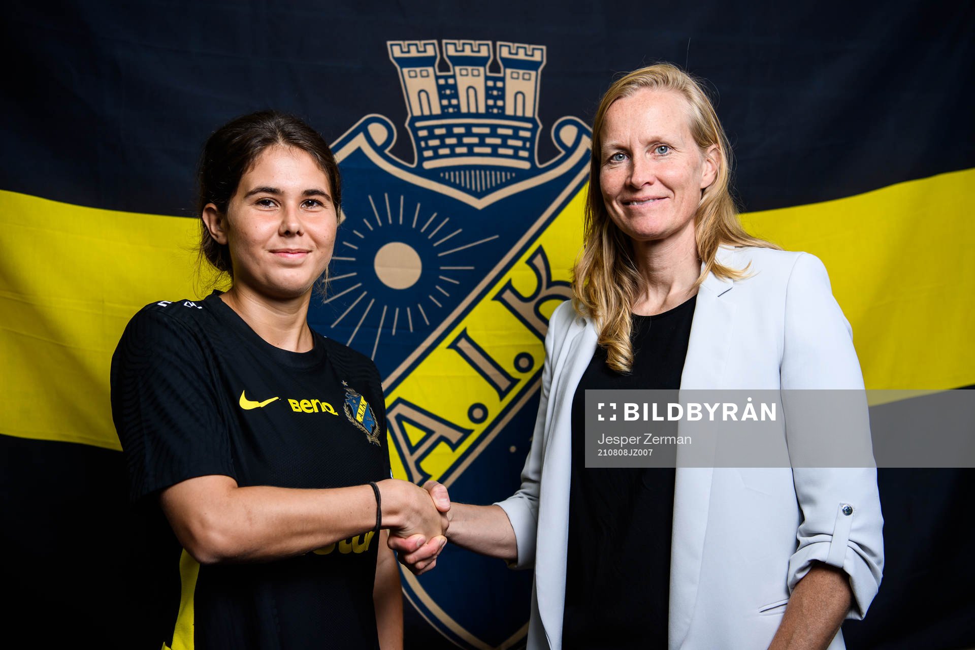 Julia Olsson och manager Anne Mäkinen