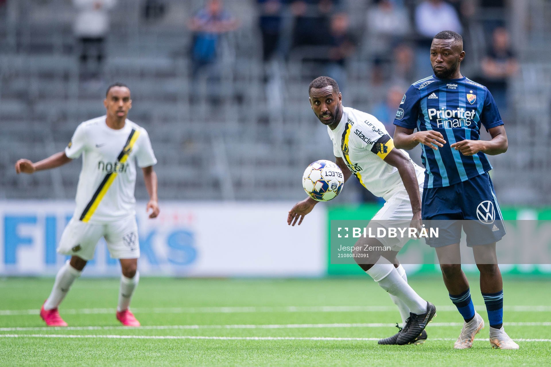 s Henok Goitom och Djurgårdens Emmanuel Banda