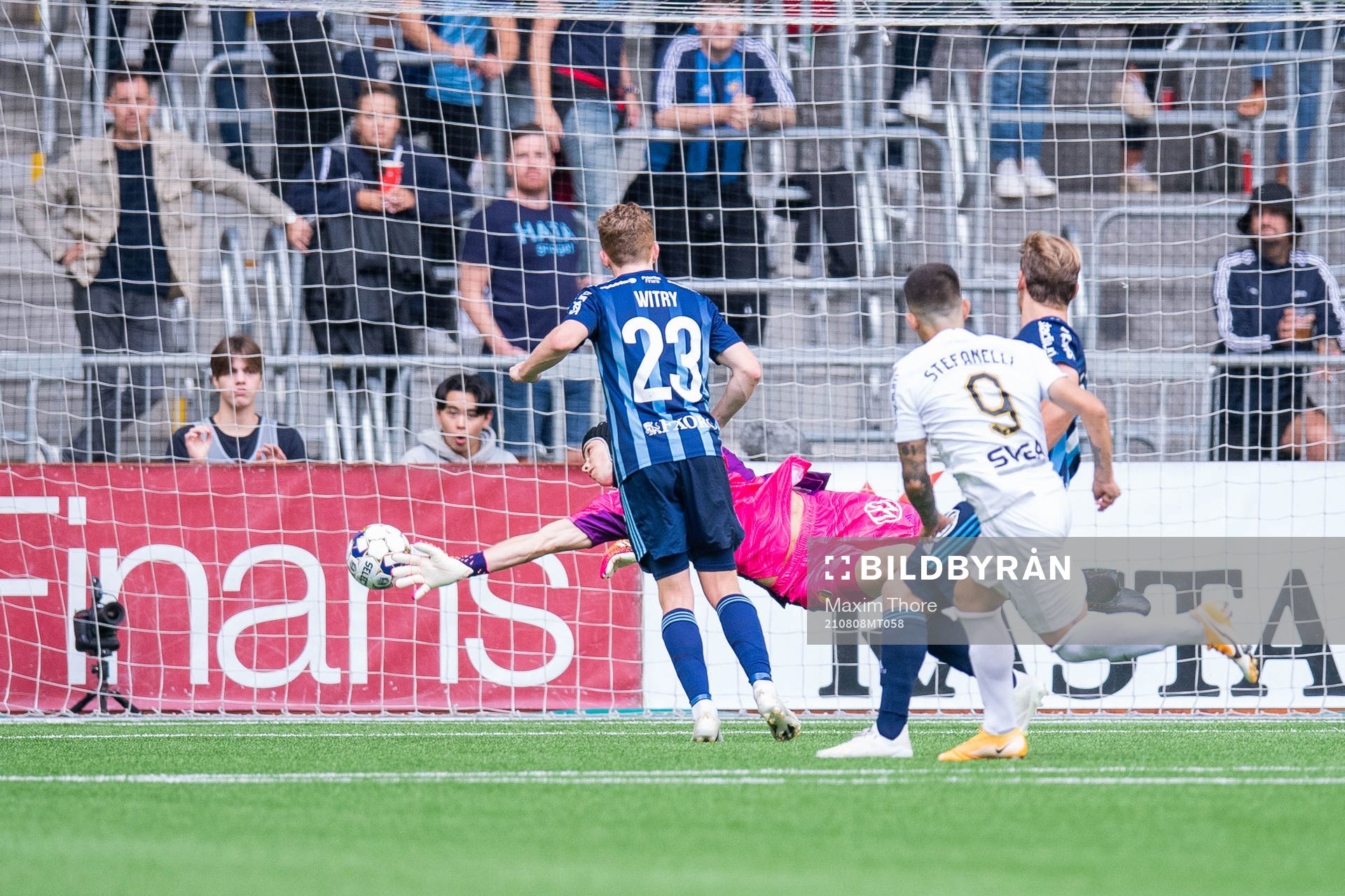 s Nicolas Stefanelli gör 1-3 bakom Djurgårdens målvakt