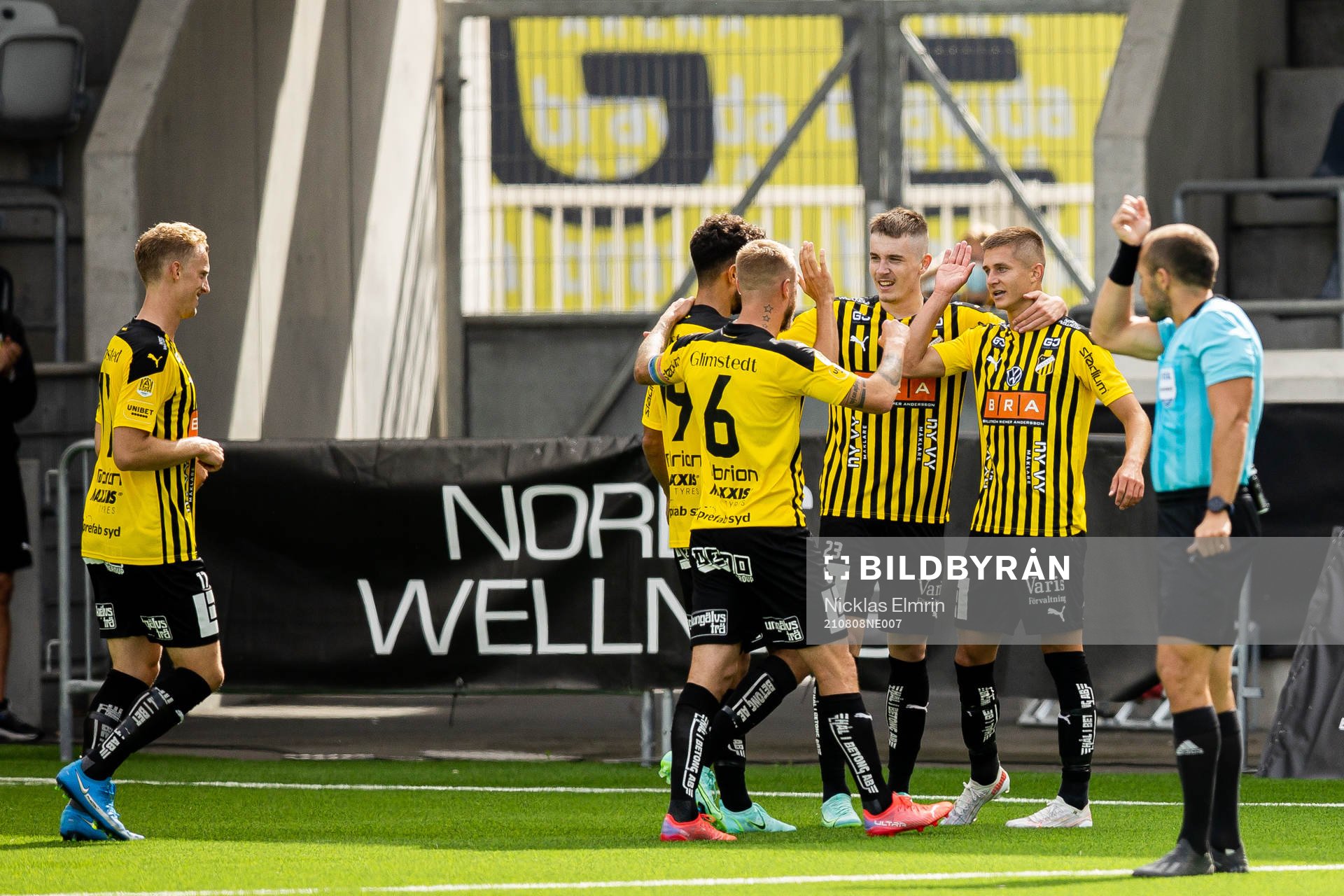 Häckens spelare jublar