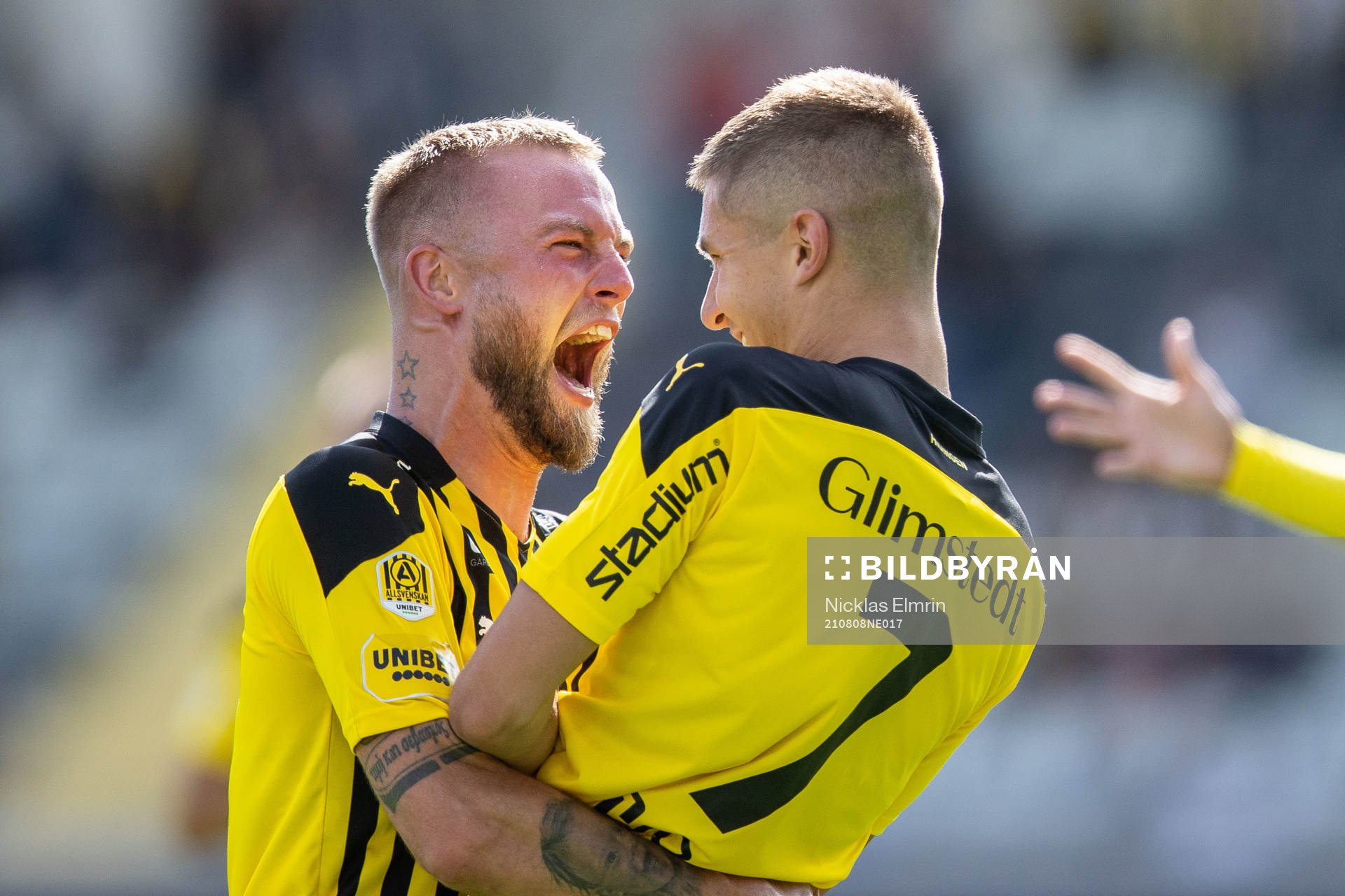 Häckens Alexander Faltsetas och Leo Bengtsson jublar