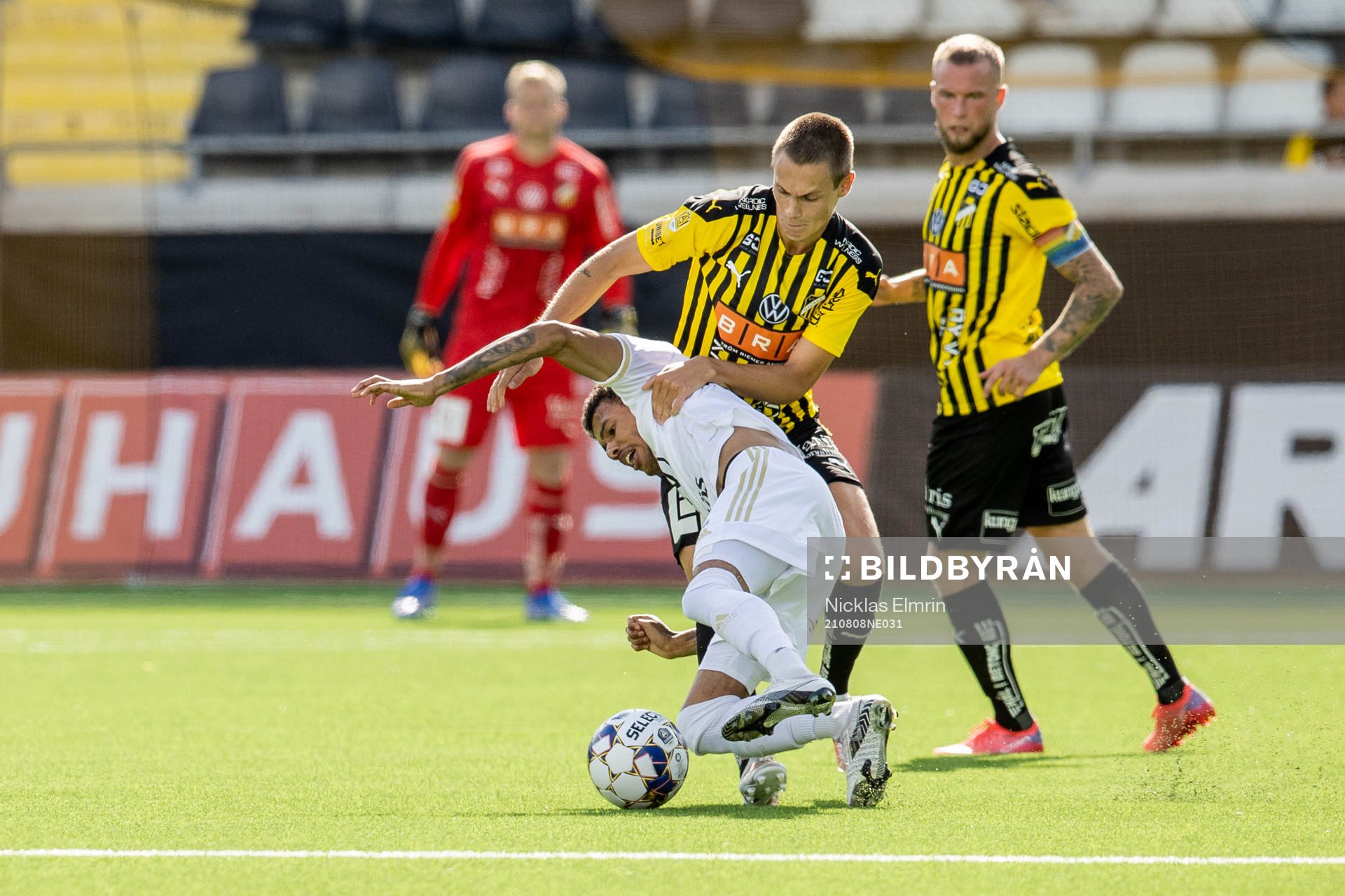 Östersunds Jerell Sellars mot Häckens Tobias Carlsson