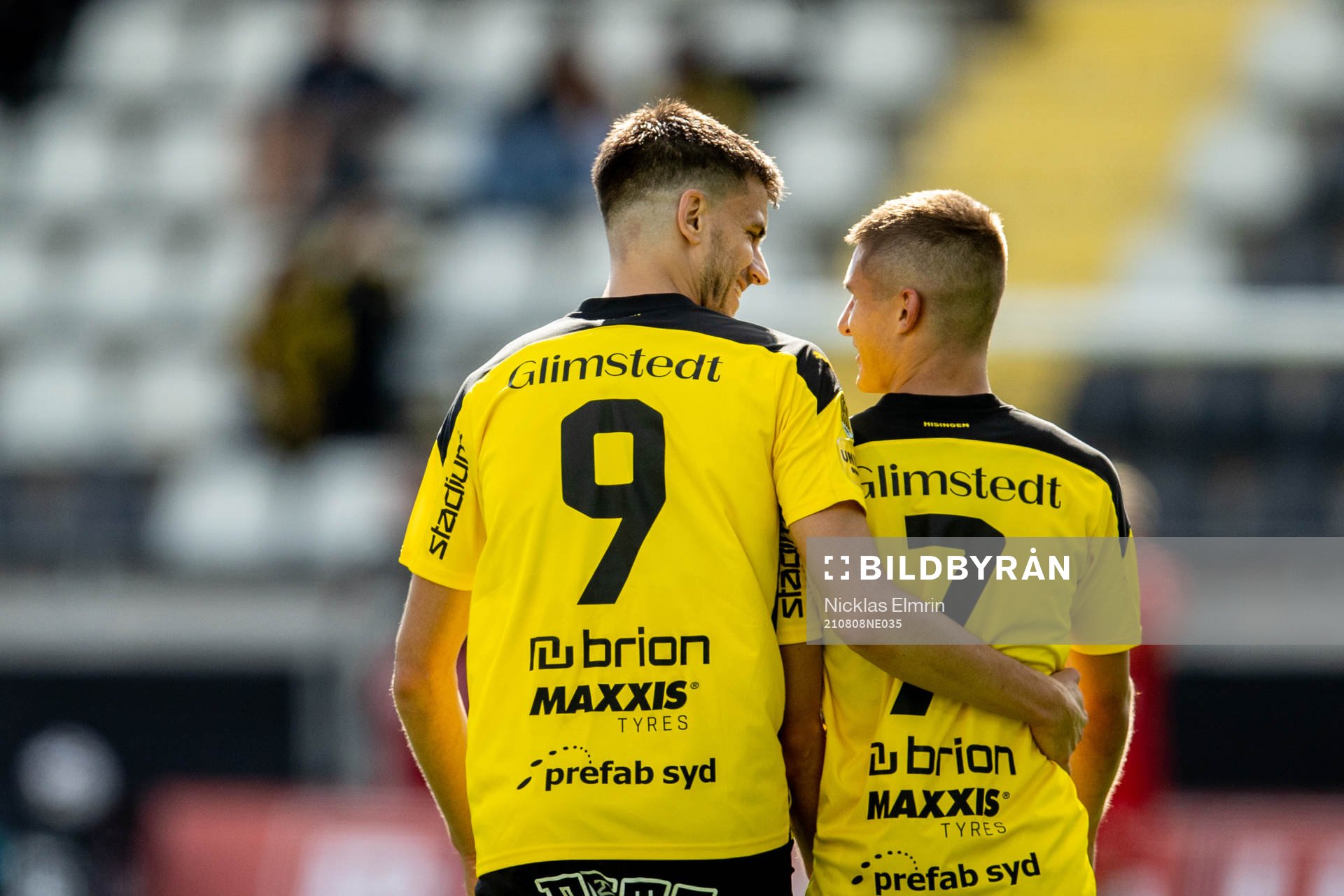Häckens Alexander Jeremejeff  och Leo Bengtsson jublar