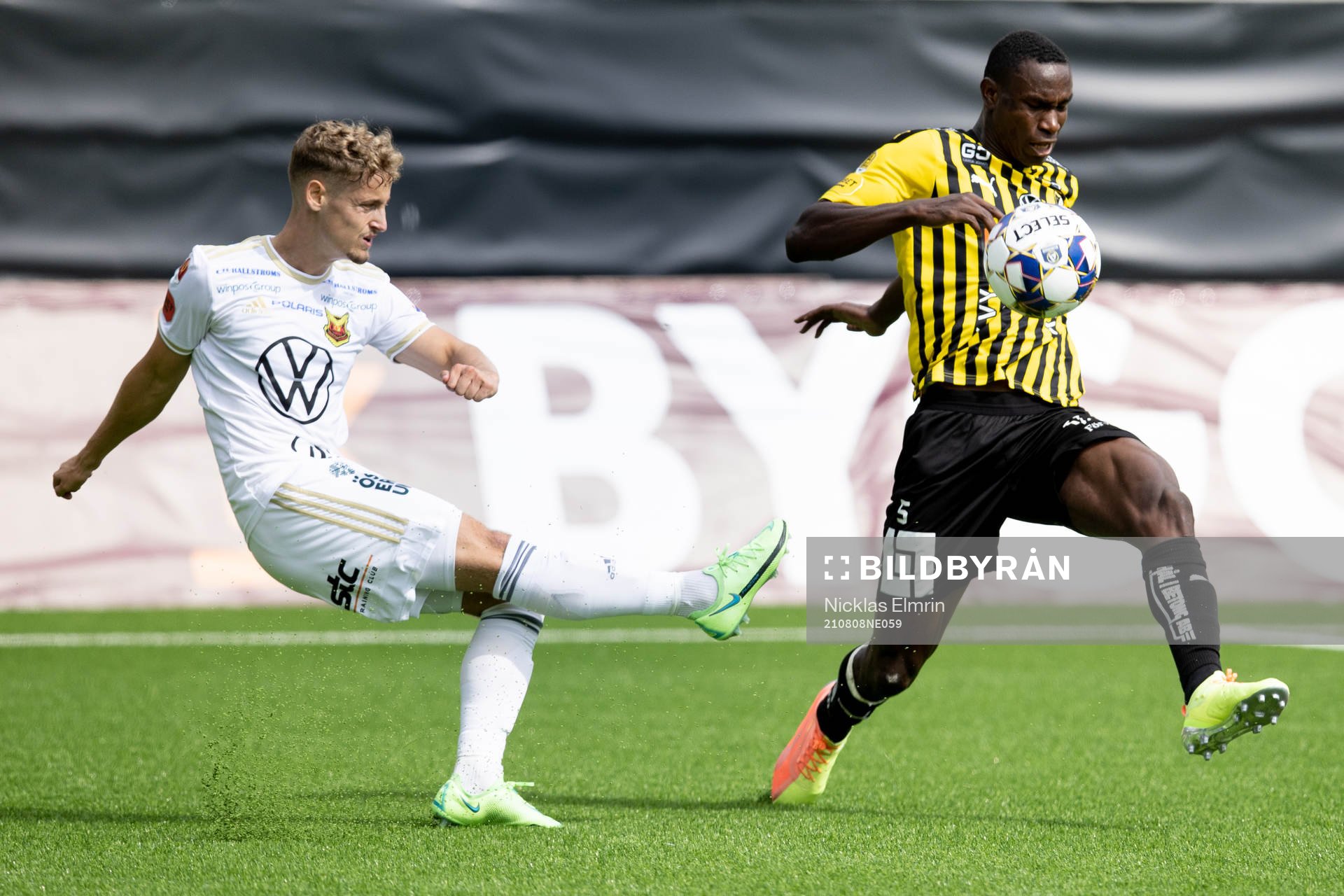 Östersunds Henrik Bellman mot Häckens Godswill Ekpolo