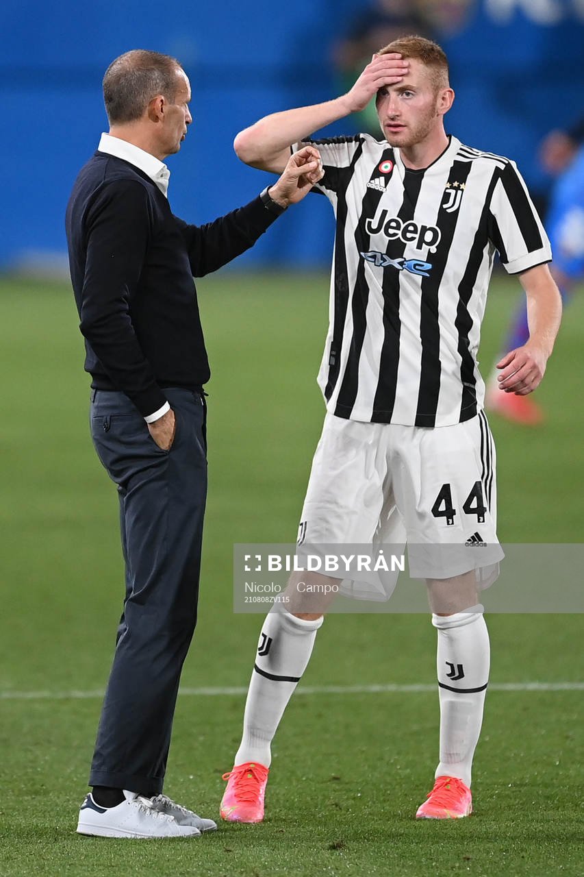 Massimiliano Allegri and Dejan Kulusevski of Juventus
