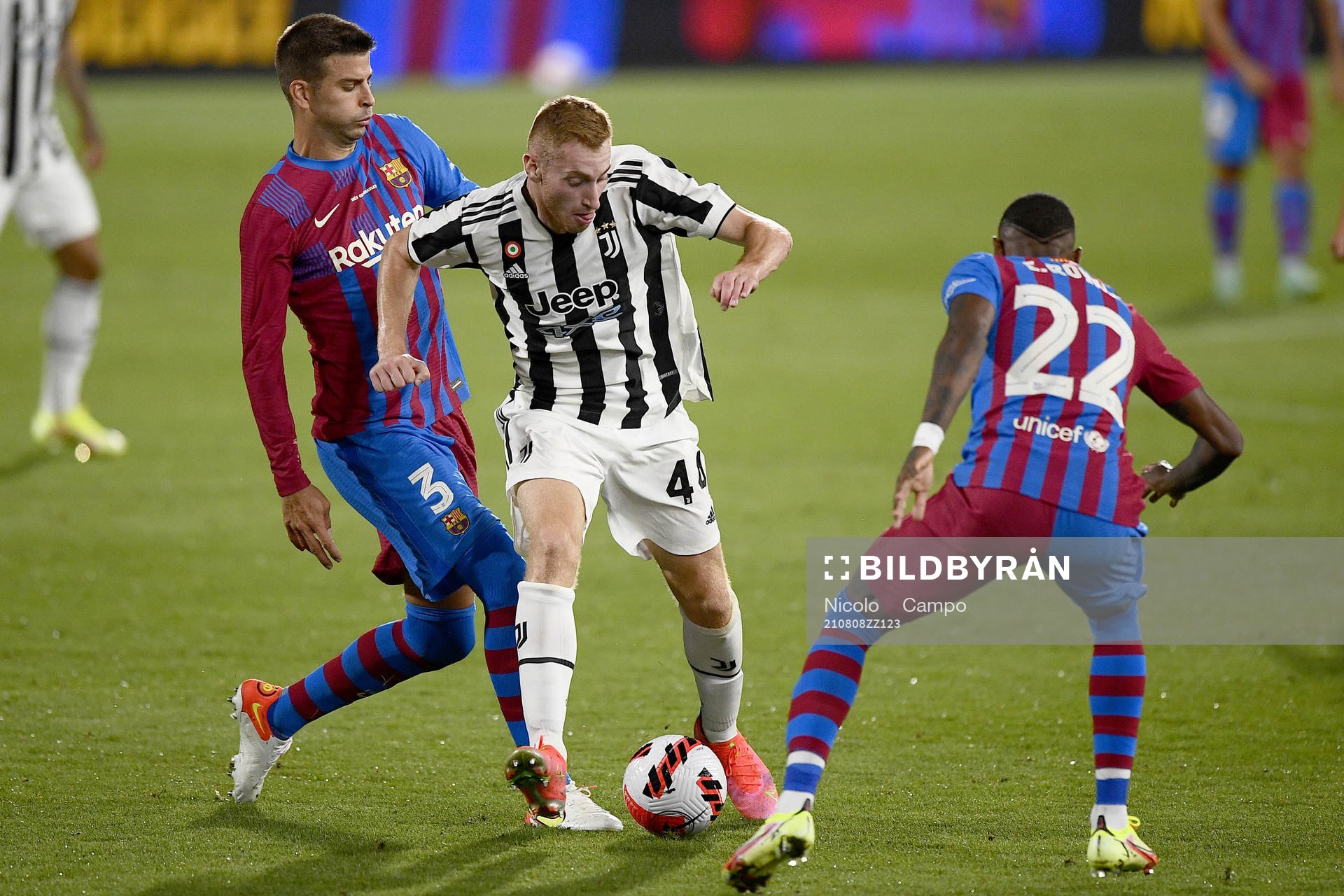 Gerard Piqué of Barcelona and Dejan Kulusevski of Juventus