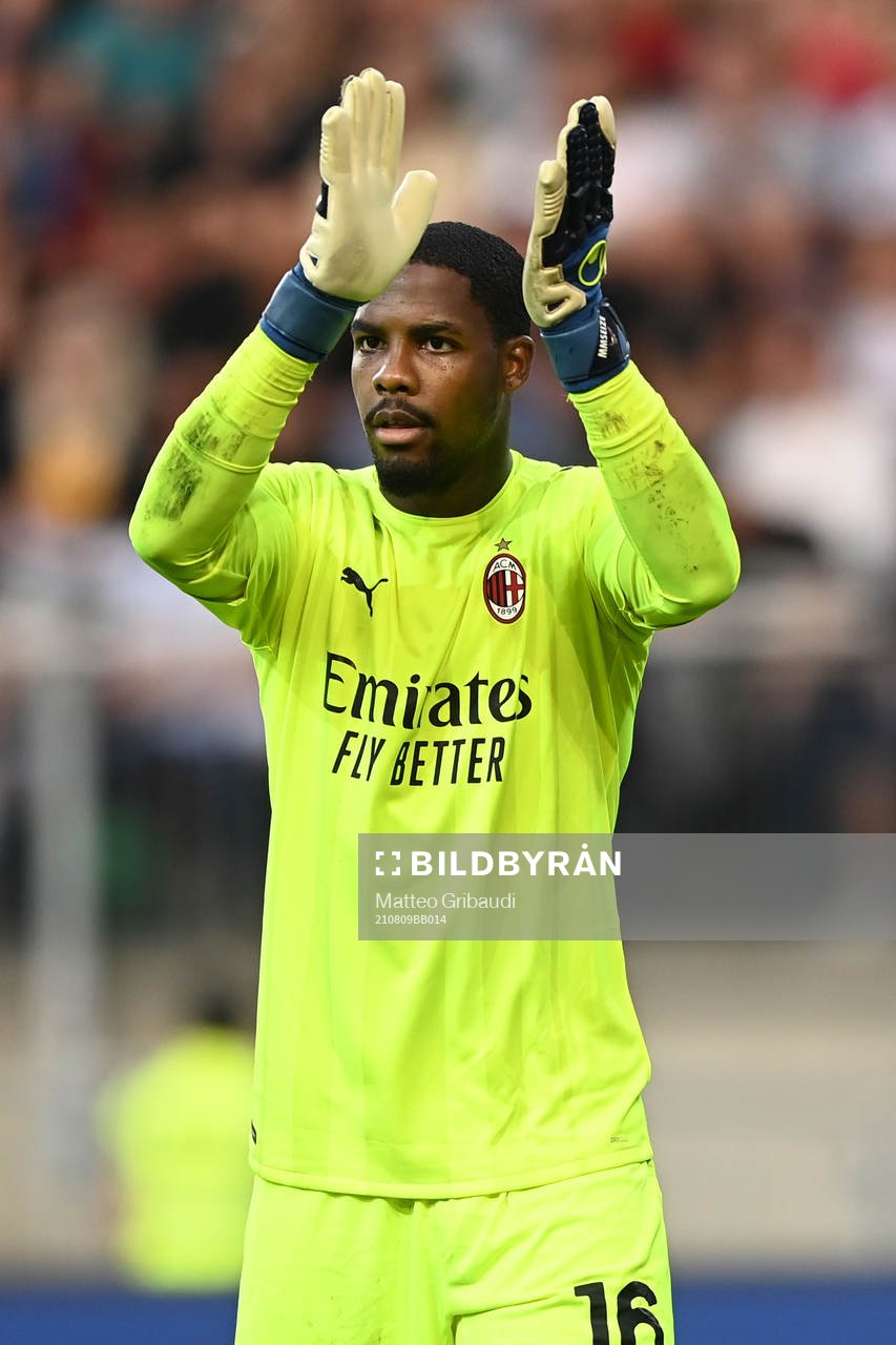 Mike Maignan of Milan