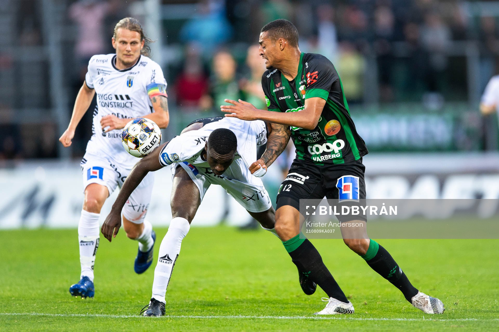 Sirius Patrick Nwadike och Varbergs Simon Karlsson Adjei