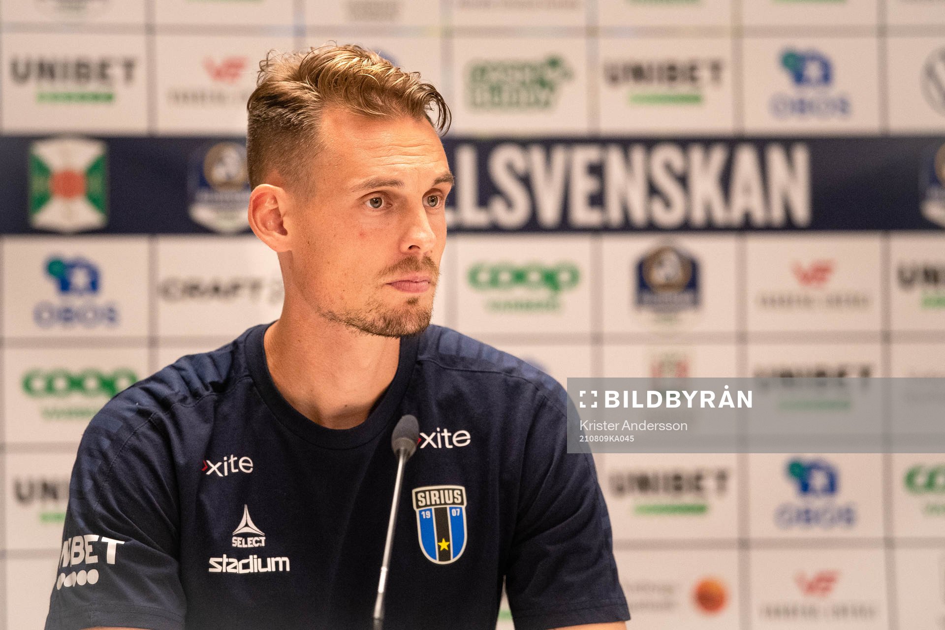 Sirius tränare Daniel Bäckström efter fotbollsmatchen i Allsvenskan mellan Varberg och Sirius den 9 augusti 2021 i Varberg. 