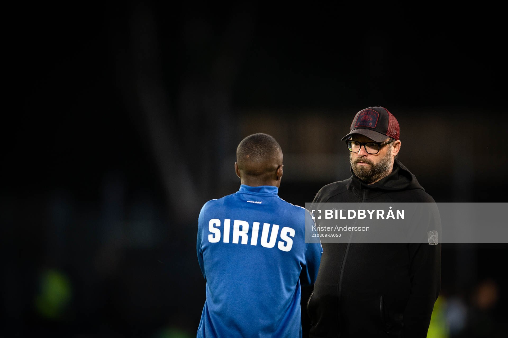 Varbergs tränare Joakim Persson och Sirius Nahom Girmai