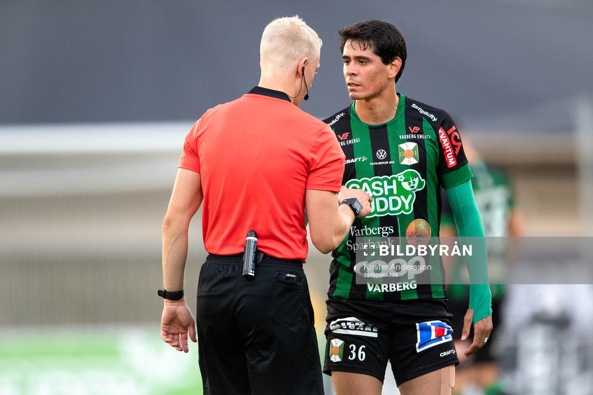 Varbergs Jean Carlos De Brito och domare Adam Ladebäck