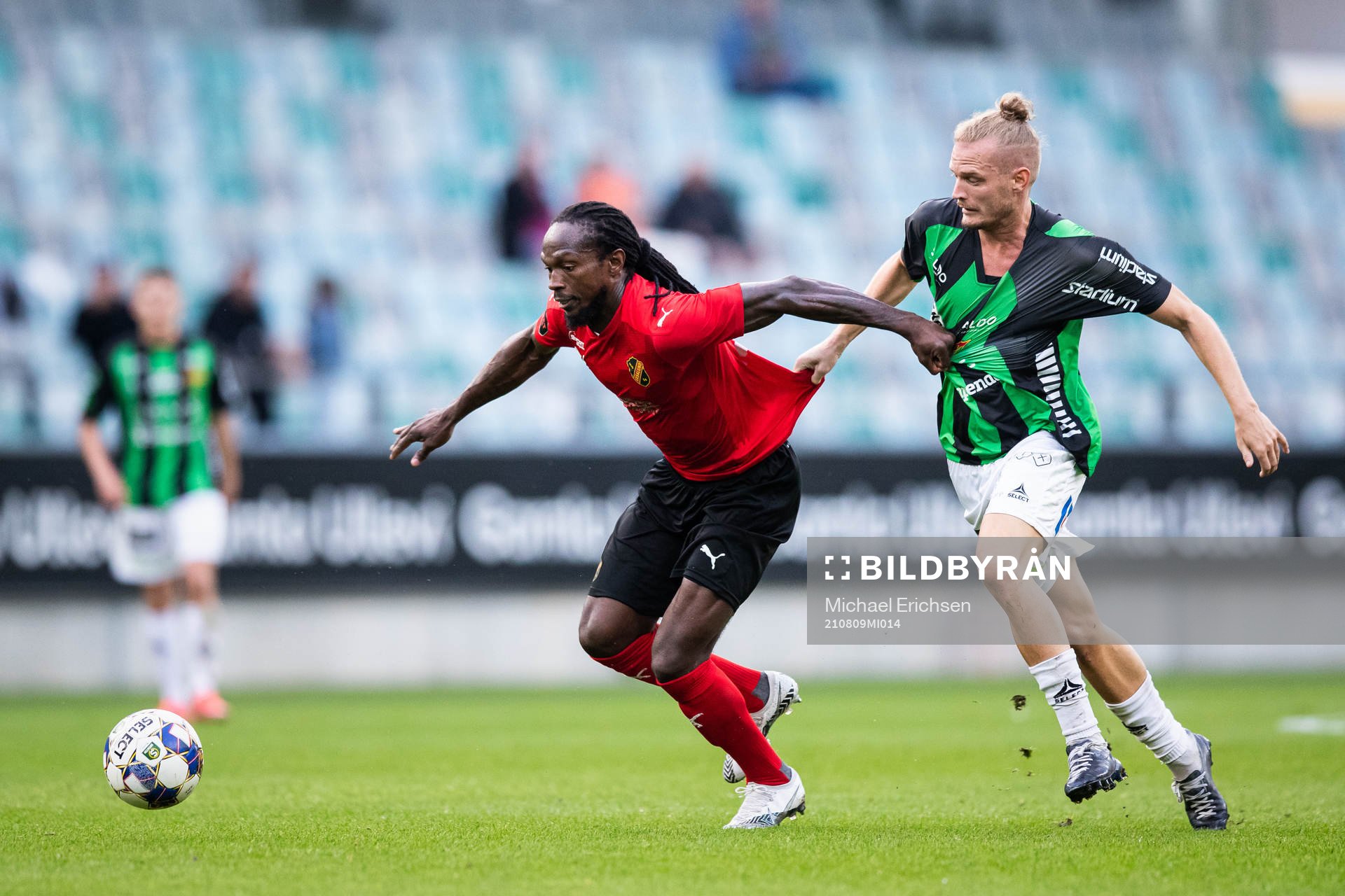 Vasalunds Kebba Ceesay och GAIS Jonas Lindberg