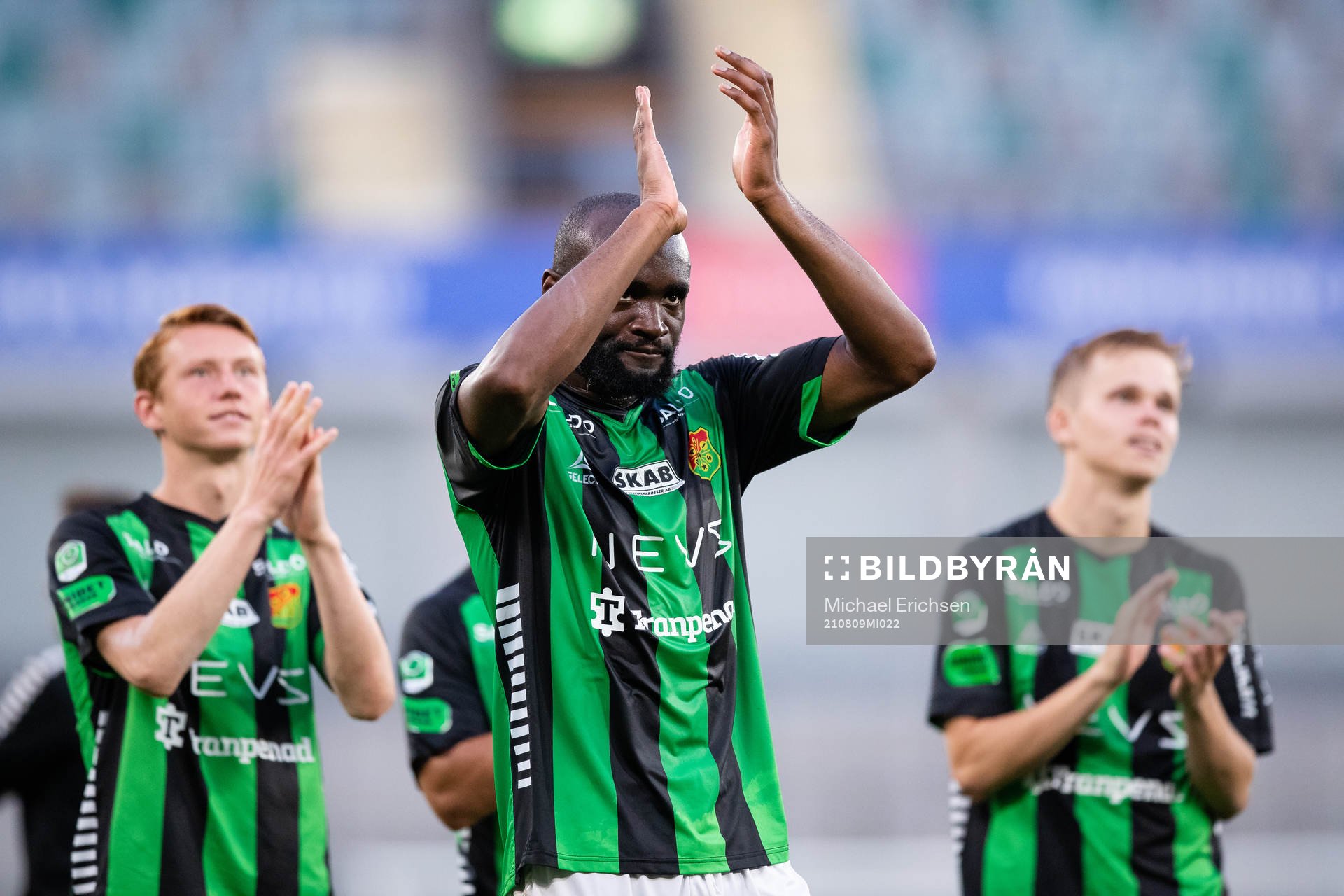 GAIS Boris Lumbana jublar och tackar klacken
