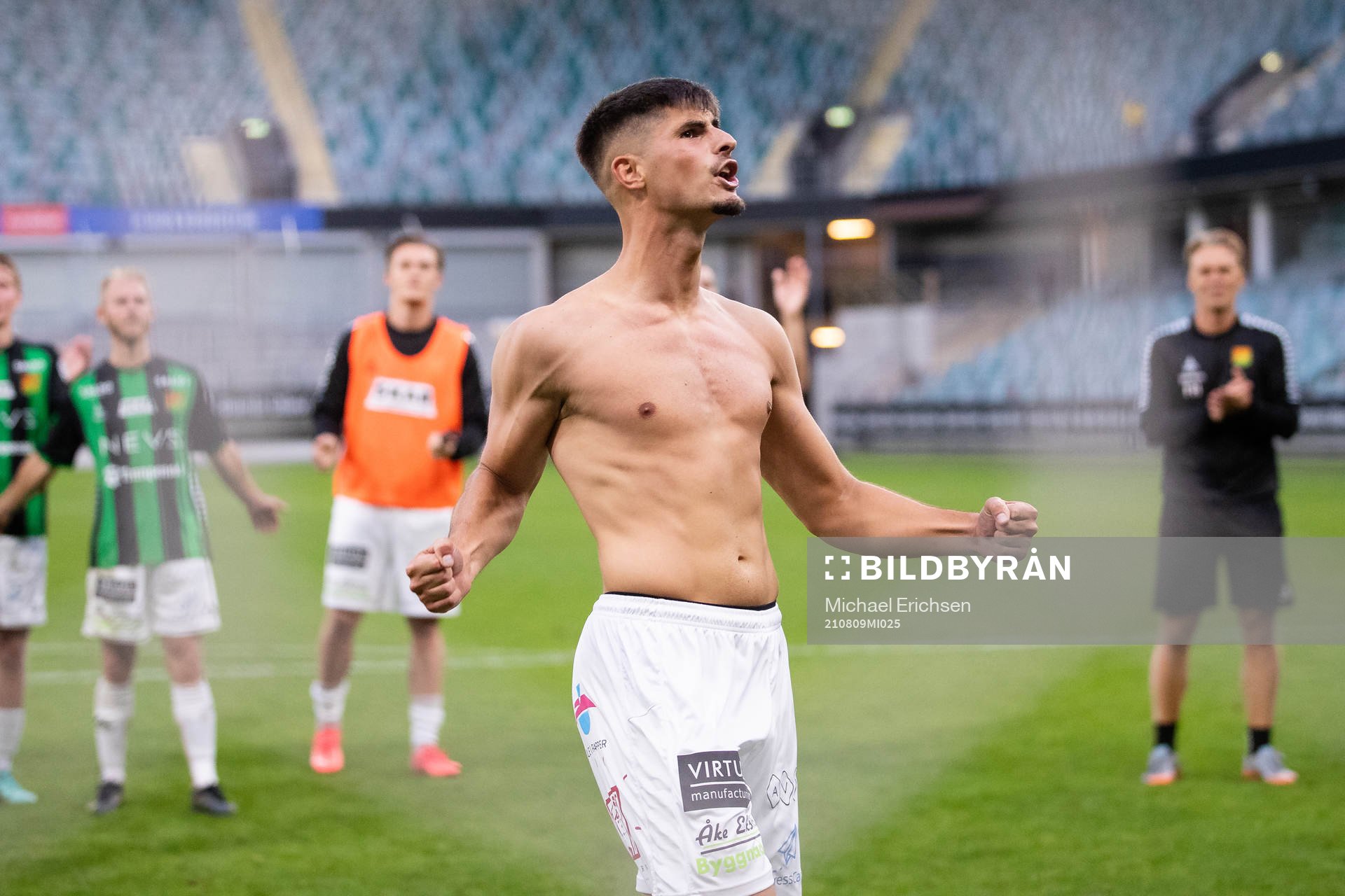 GAIS Emin Grozdanic  jublar och tackar klacken