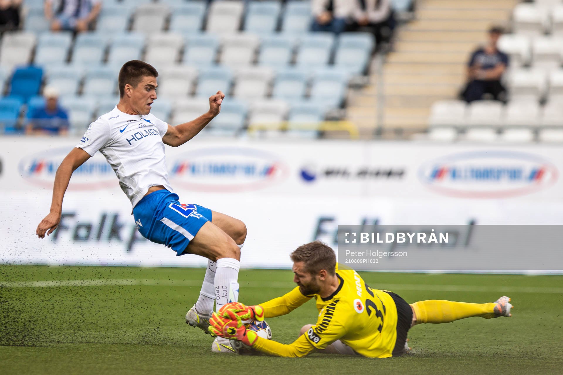 IFK Norrköpings Carl Björk och Kalmars målvakt Lucas