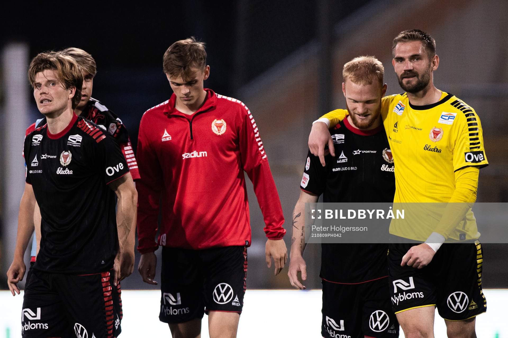 Kalmars Nils Fröling och målvakt Lucas Hägg Johansson