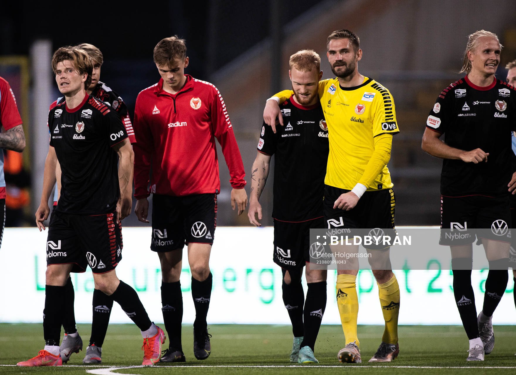 Kalmars Nils Fröling och målvakt Lucas Hägg Johansson