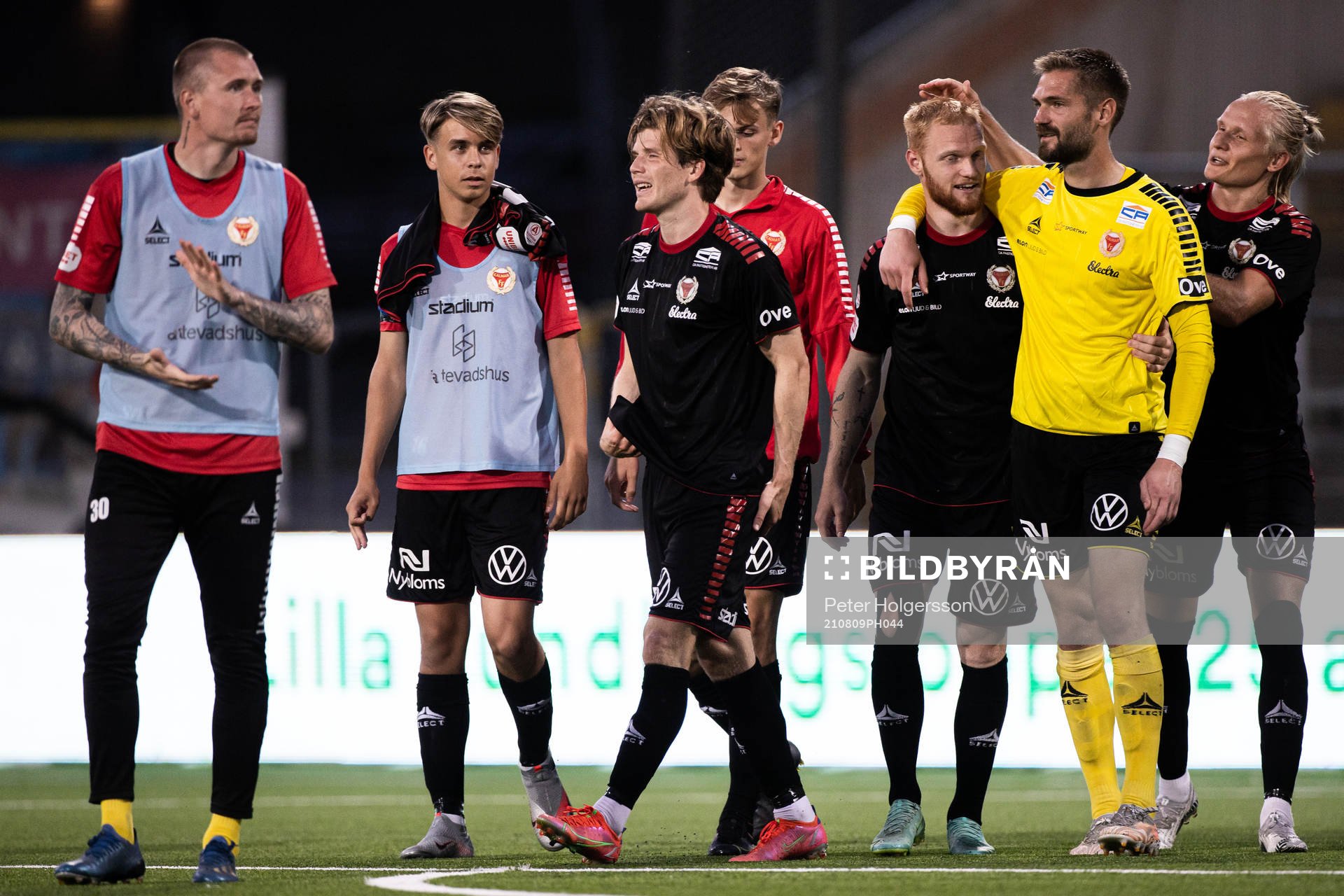 Kalmars Nils Fröling och målvakt Lucas Hägg Johansson