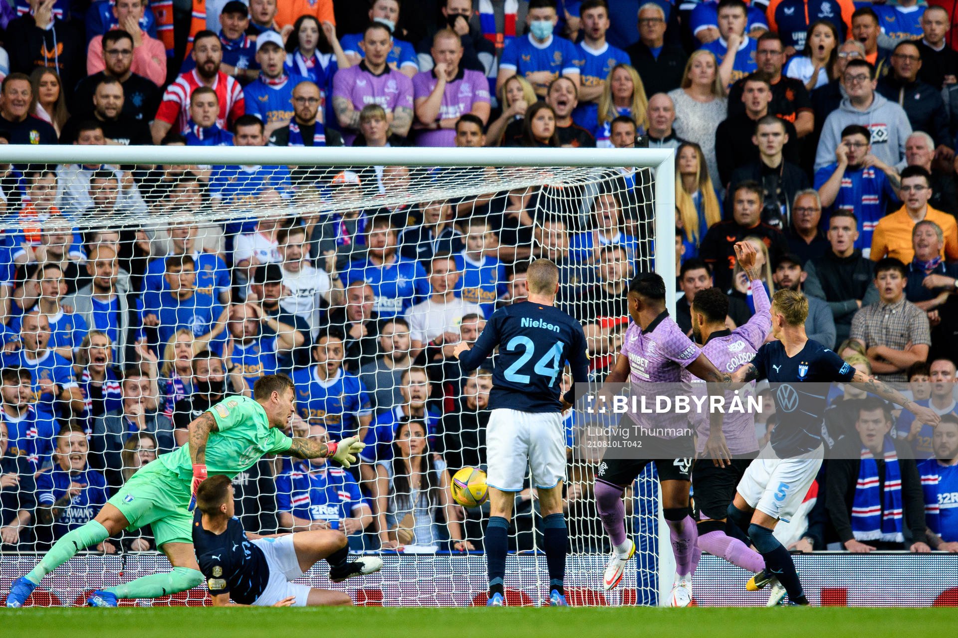 Alfredo Morelos of Rangers scores the 1-0 goal behind
