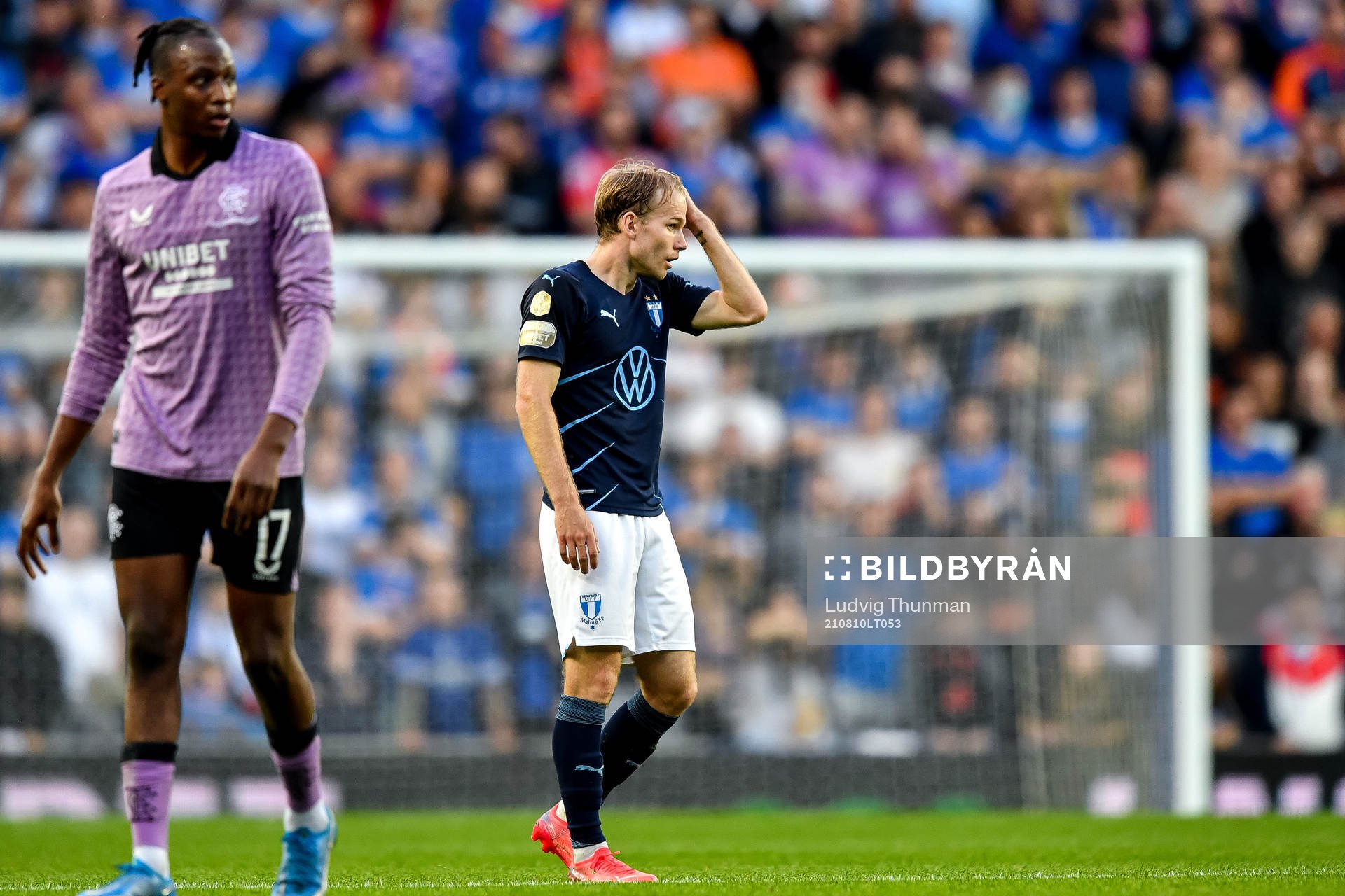 Oscar Lewicki of Malmö FF looks dejected