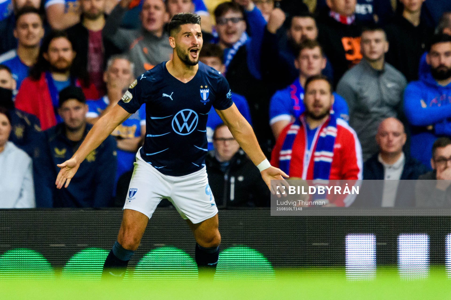 Antonio Colak of Malmö FF celebrates