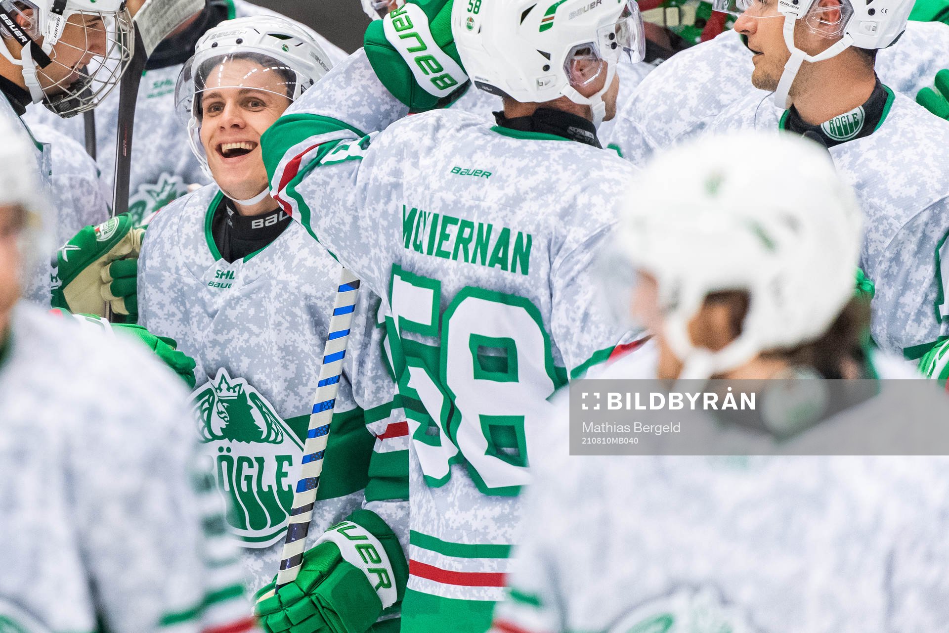 Rögles Tyler Kelleher jublar med lagkamrater