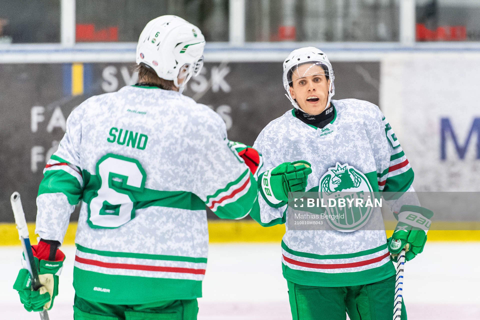 Rögles Tony Sund och Tyler Kelleher jublar