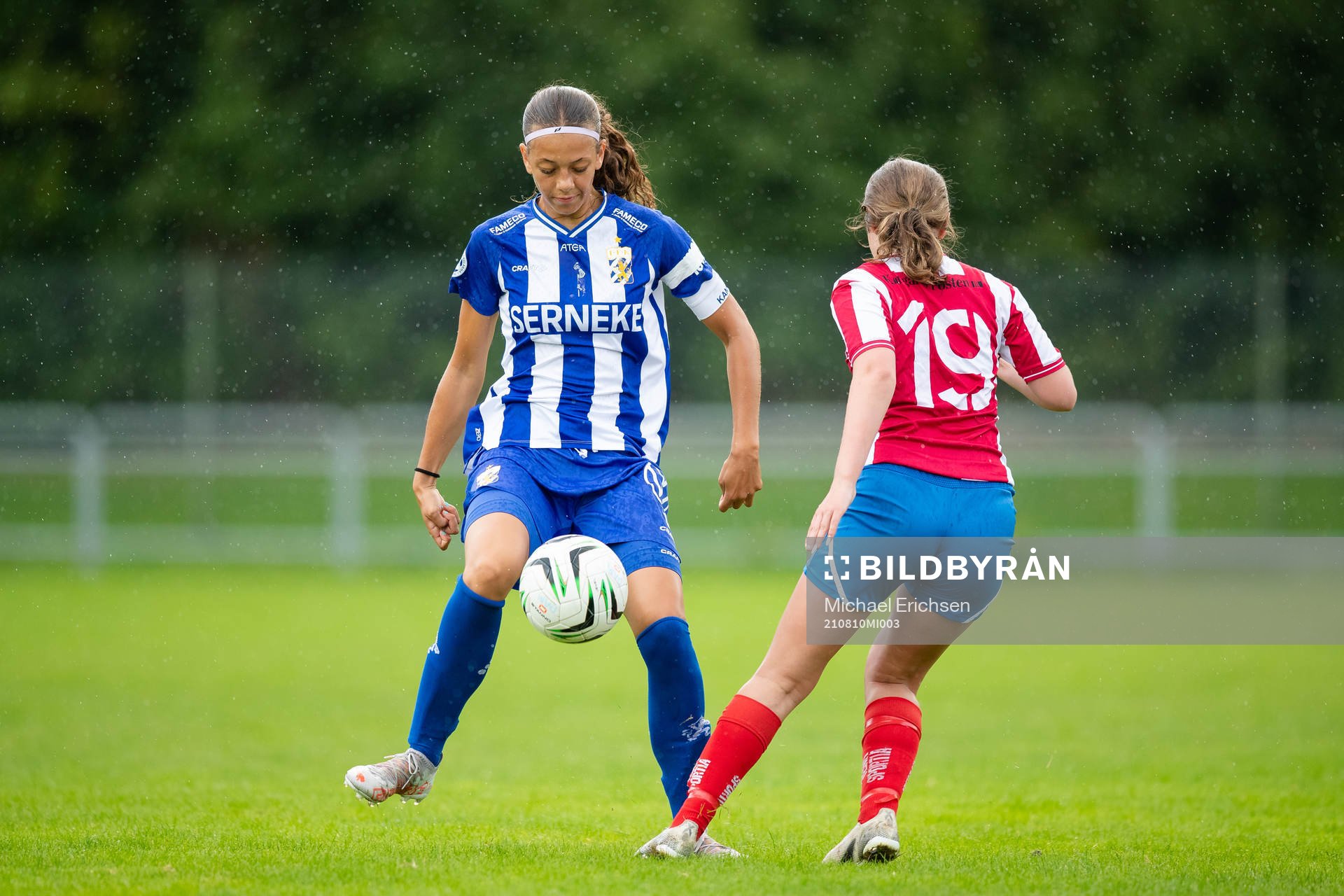 IFK Göteborgs Malva Larsson och Ytterbys Julia Lipic