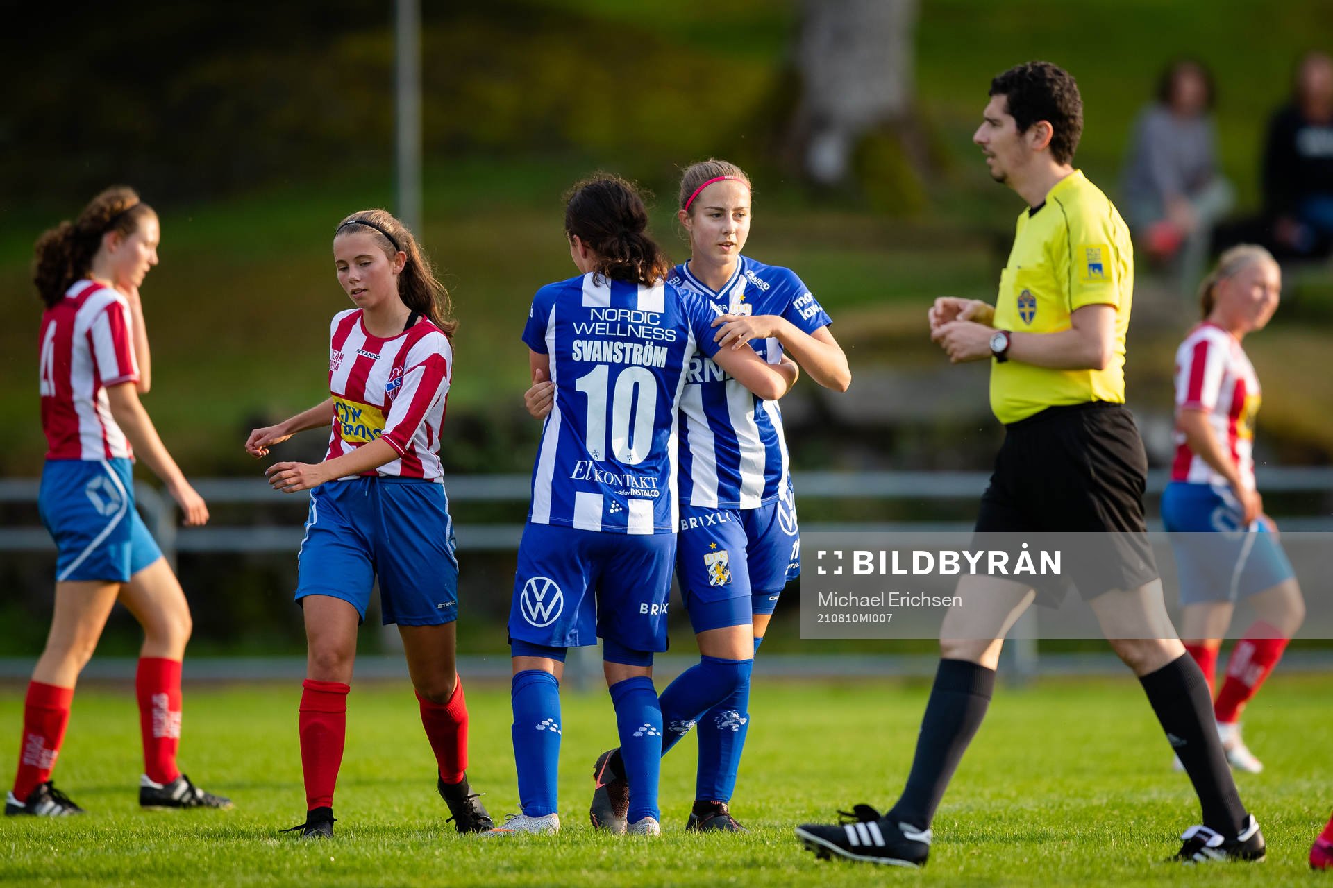 IFK Göteborgs Isabella Svanström jublar ihop med Victoria