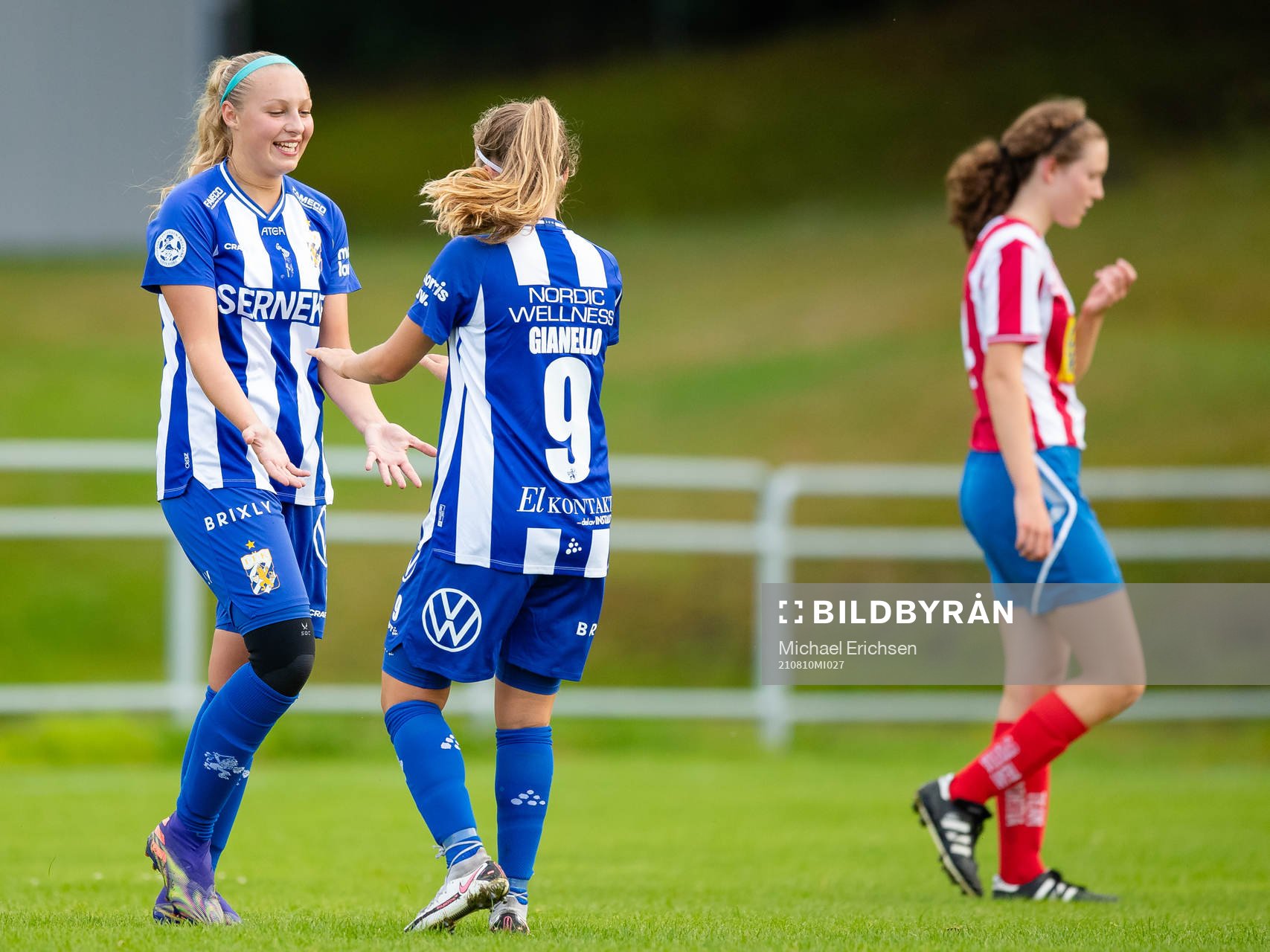 IFK Göteborgs Filippa Hopkins jublar ihop med Thilda