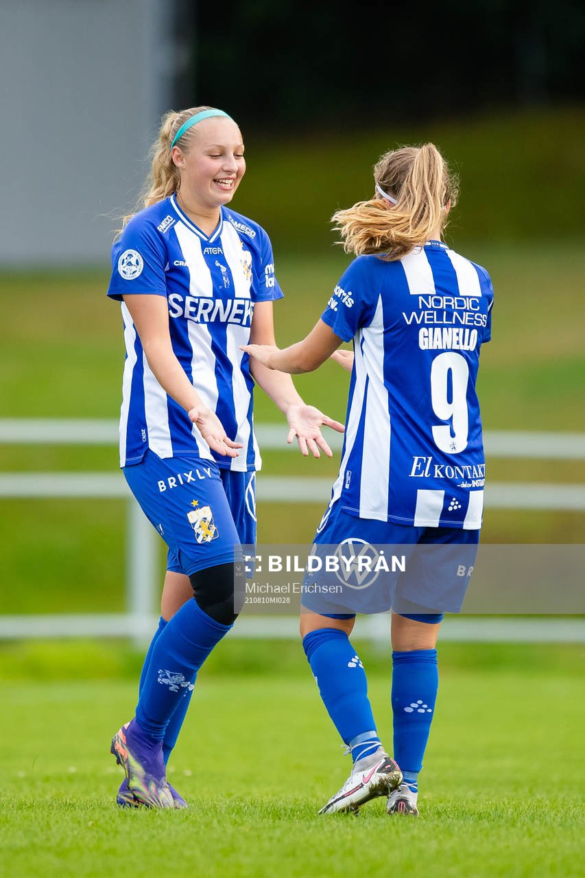 IFK Göteborgs Filippa Hopkins jublar ihop med Thilda