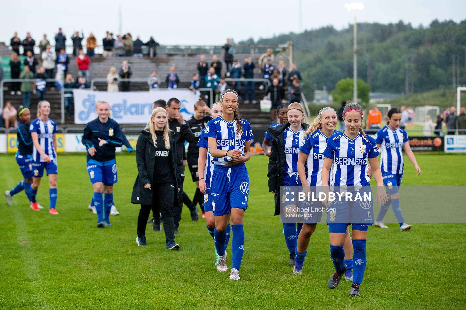 IFK Göteborgs spelare efter fotbollsmatchen i division 3 mellan Ytterby och IFK Göteborg den 10 augusti 2021 i Kungälv. 