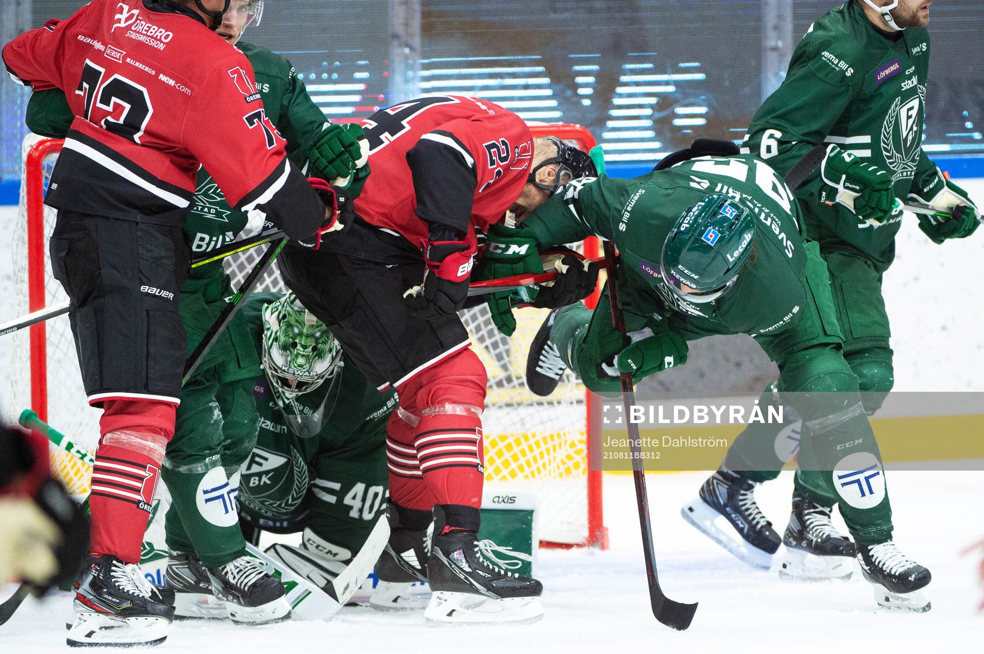 Örebros Jani Lajunen och Färjestads Jacob De La Rose
