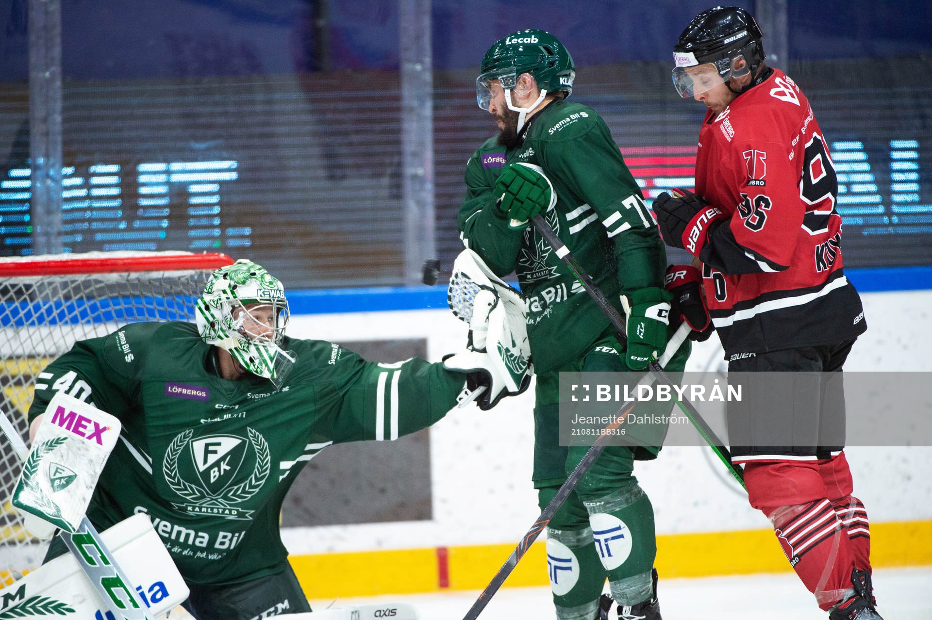 Färjestads Målvakt Henrik Haukeland, Jesse Virtanen och