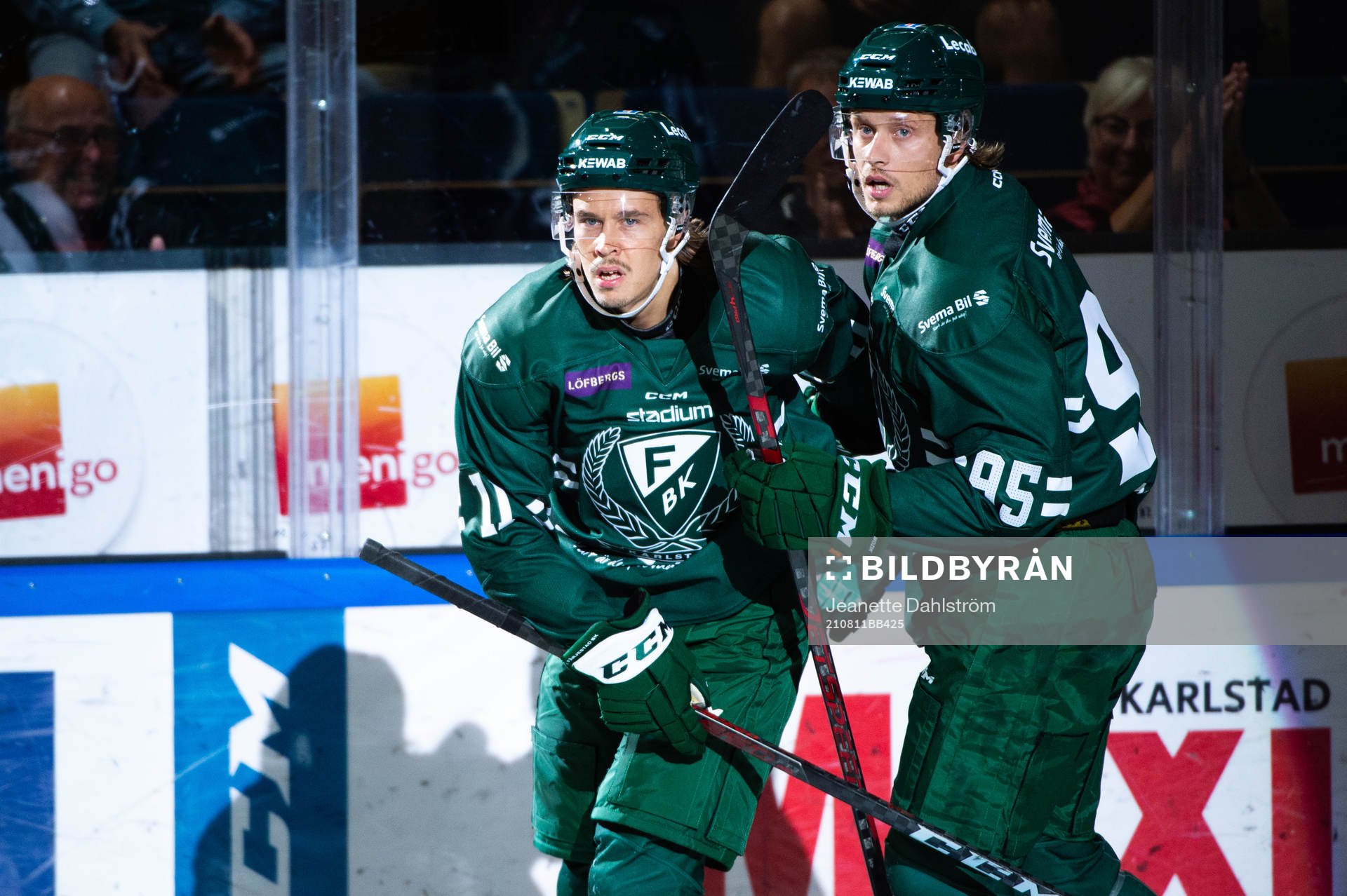Färjestads Joakim Nygård och Jacob De La Rose jublar