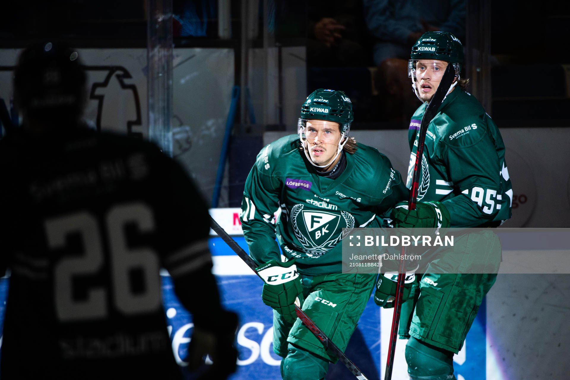 Färjestads Joakim Nygård och Jacob De La Rose jublar
